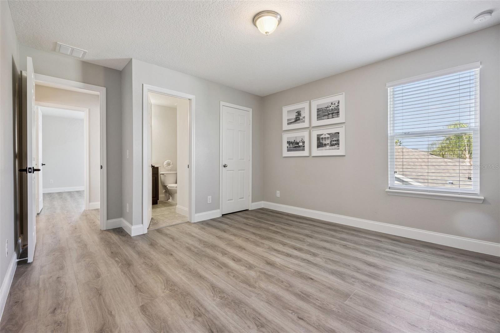 Image 33 of 46 For 1327 Yorkshire Court