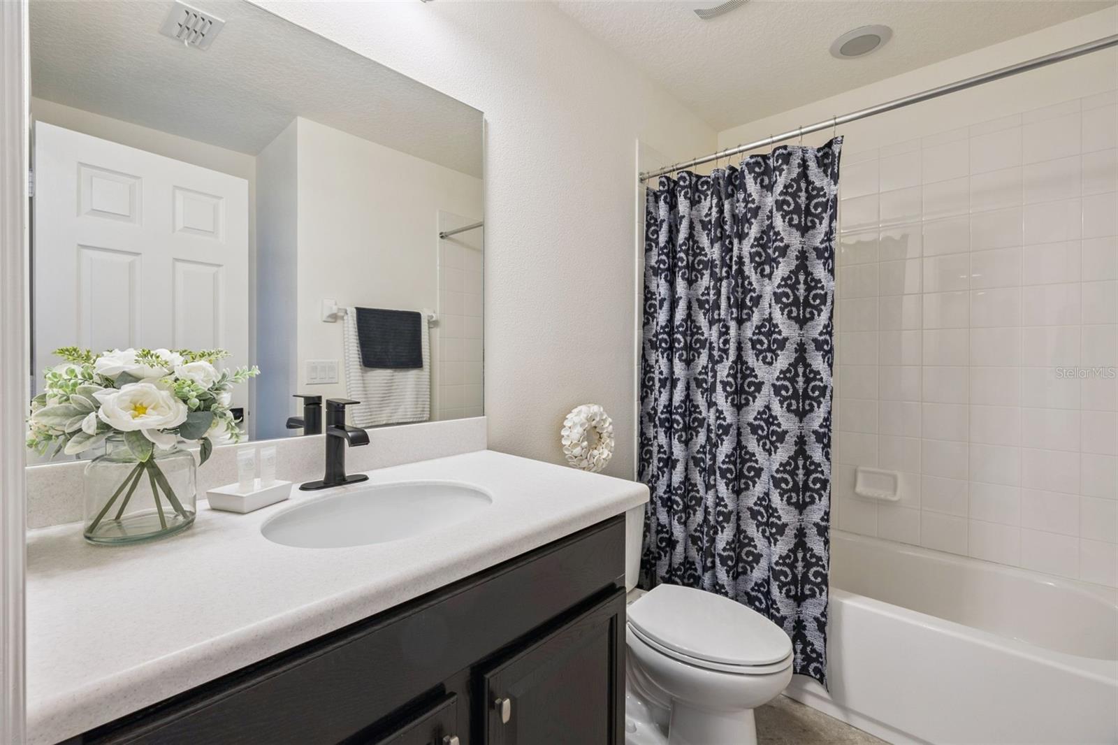 Image 34 of 46 For 1327 Yorkshire Court