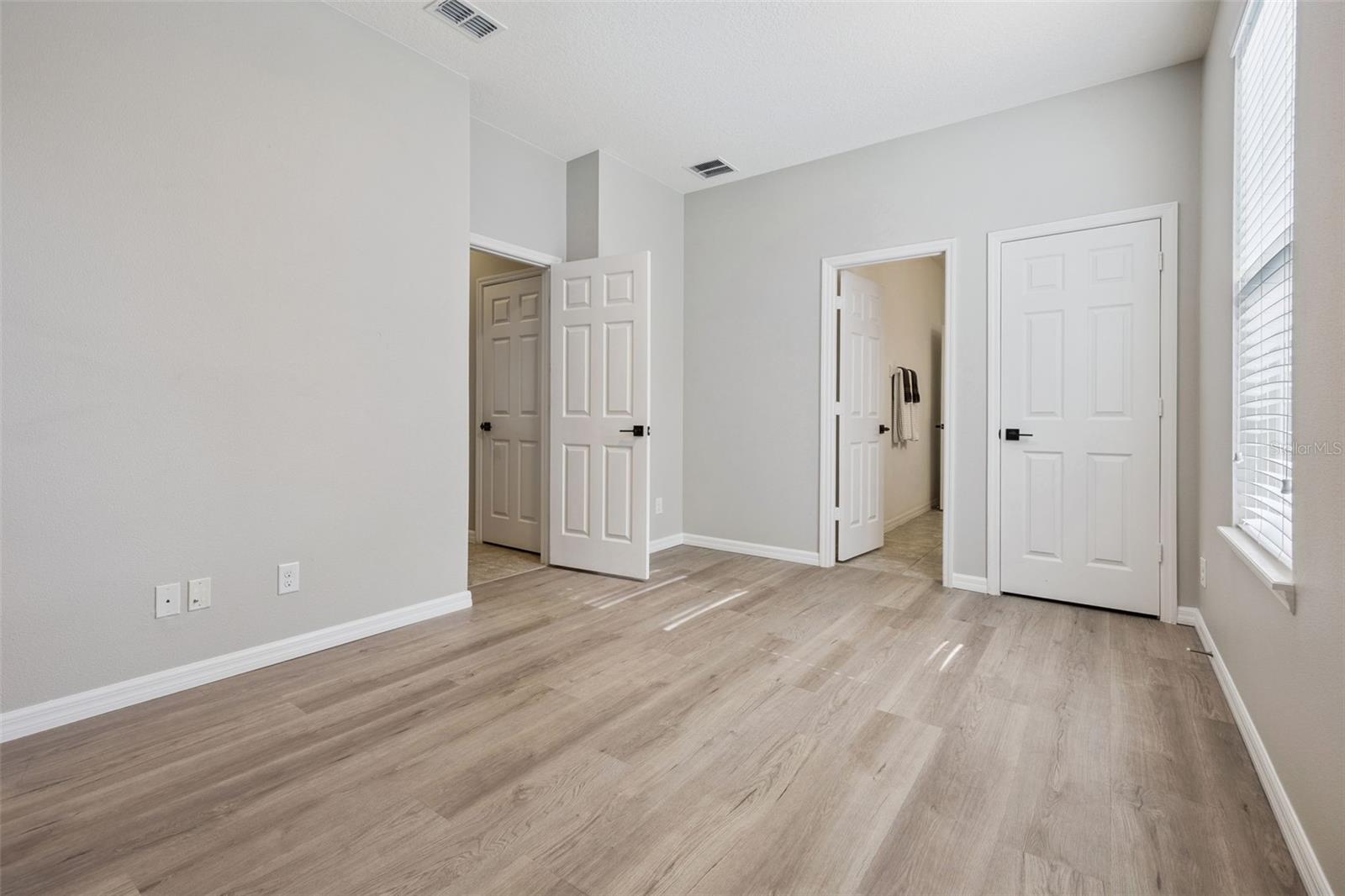 Image 35 of 46 For 1327 Yorkshire Court