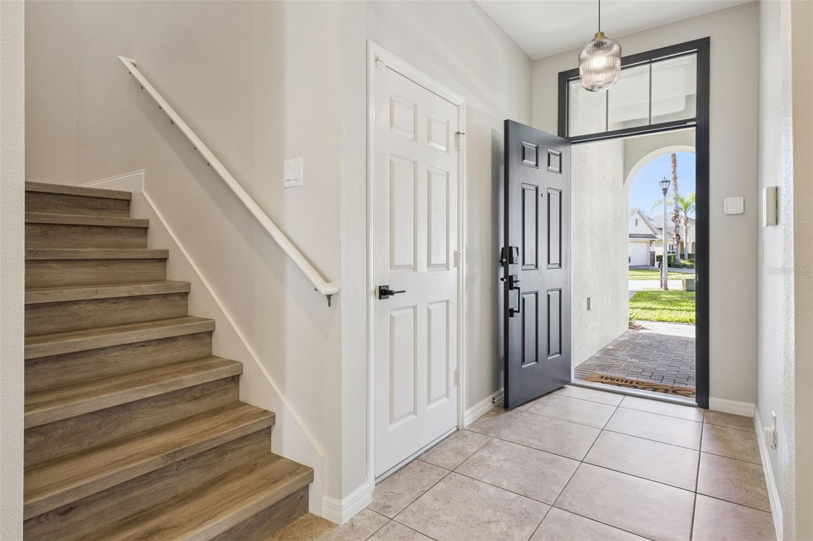 Image 4 of 46 For 1327 Yorkshire Court