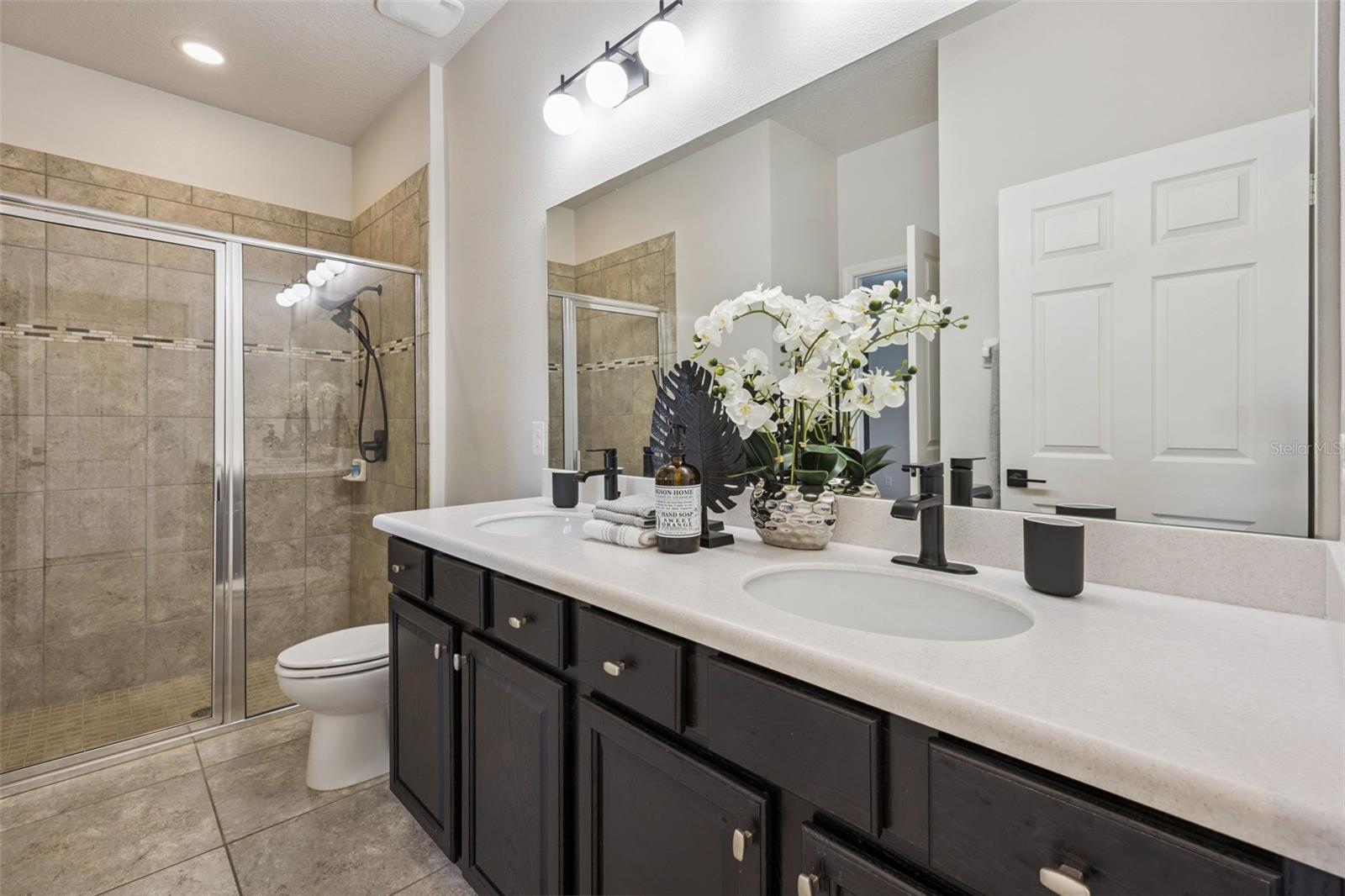 Image 5 of 46 For 1327 Yorkshire Court