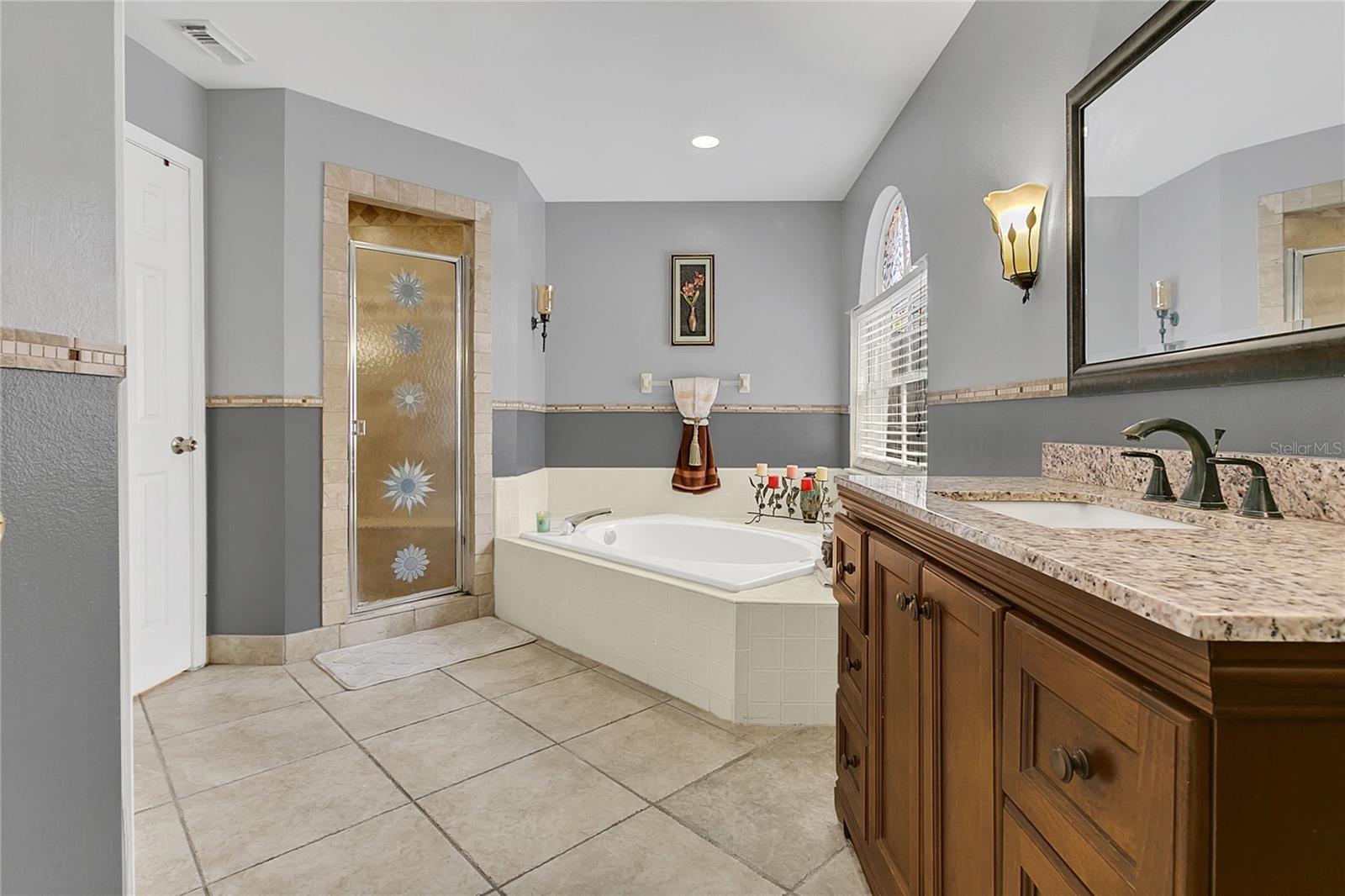 Image 18 of 41 For 8612 Otter Creek Court