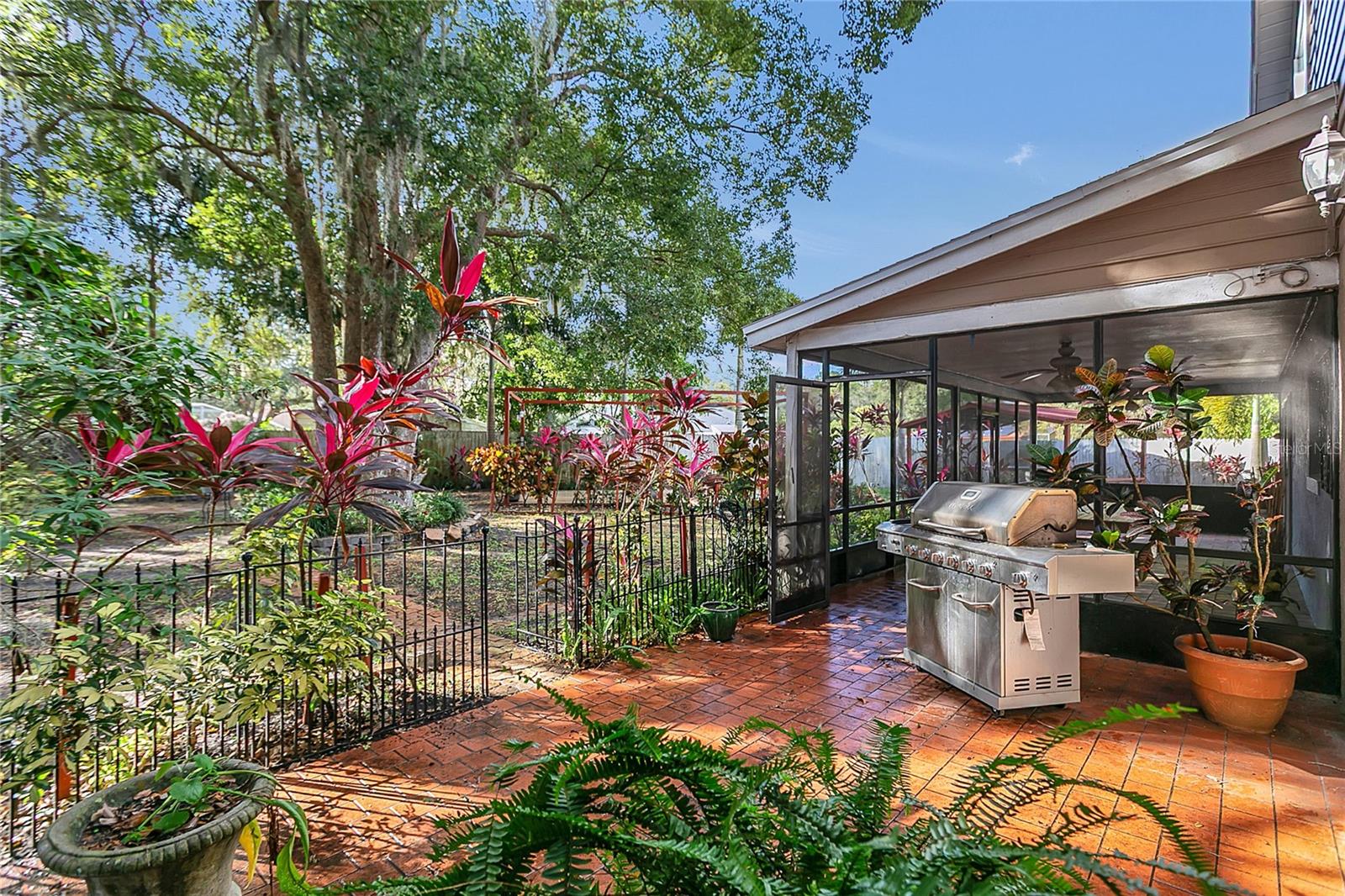 Image 29 of 41 For 8612 Otter Creek Court