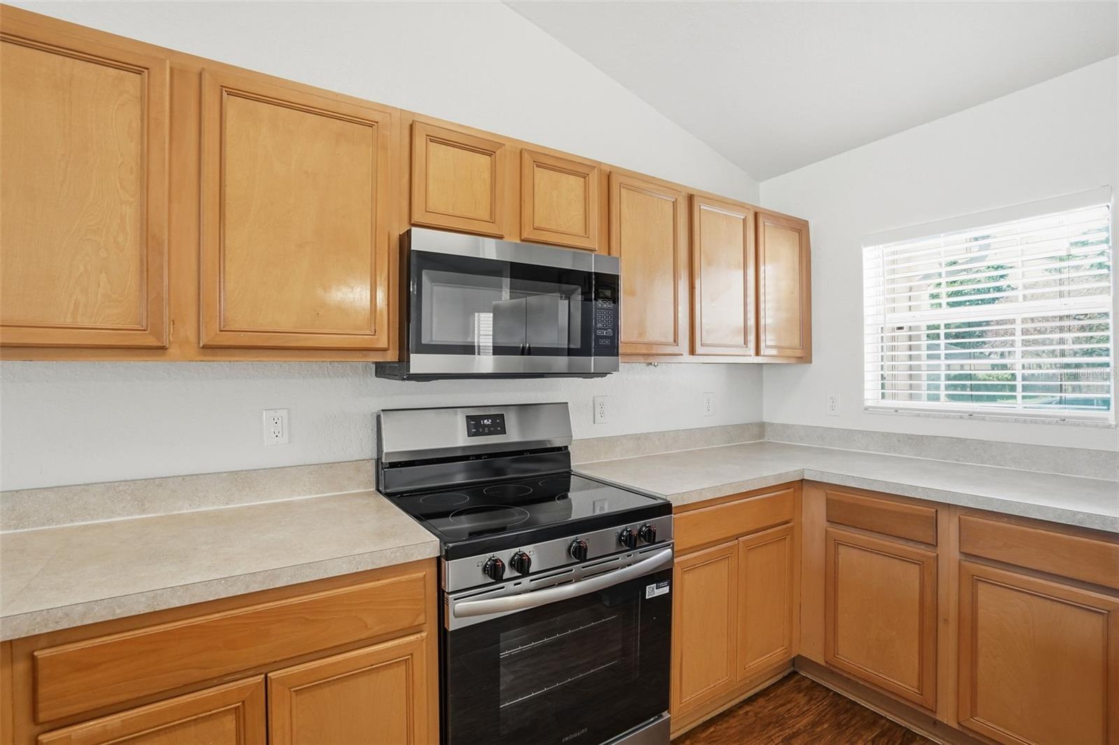 Image 13 of 26 For 6925 Krenson Oaks Street