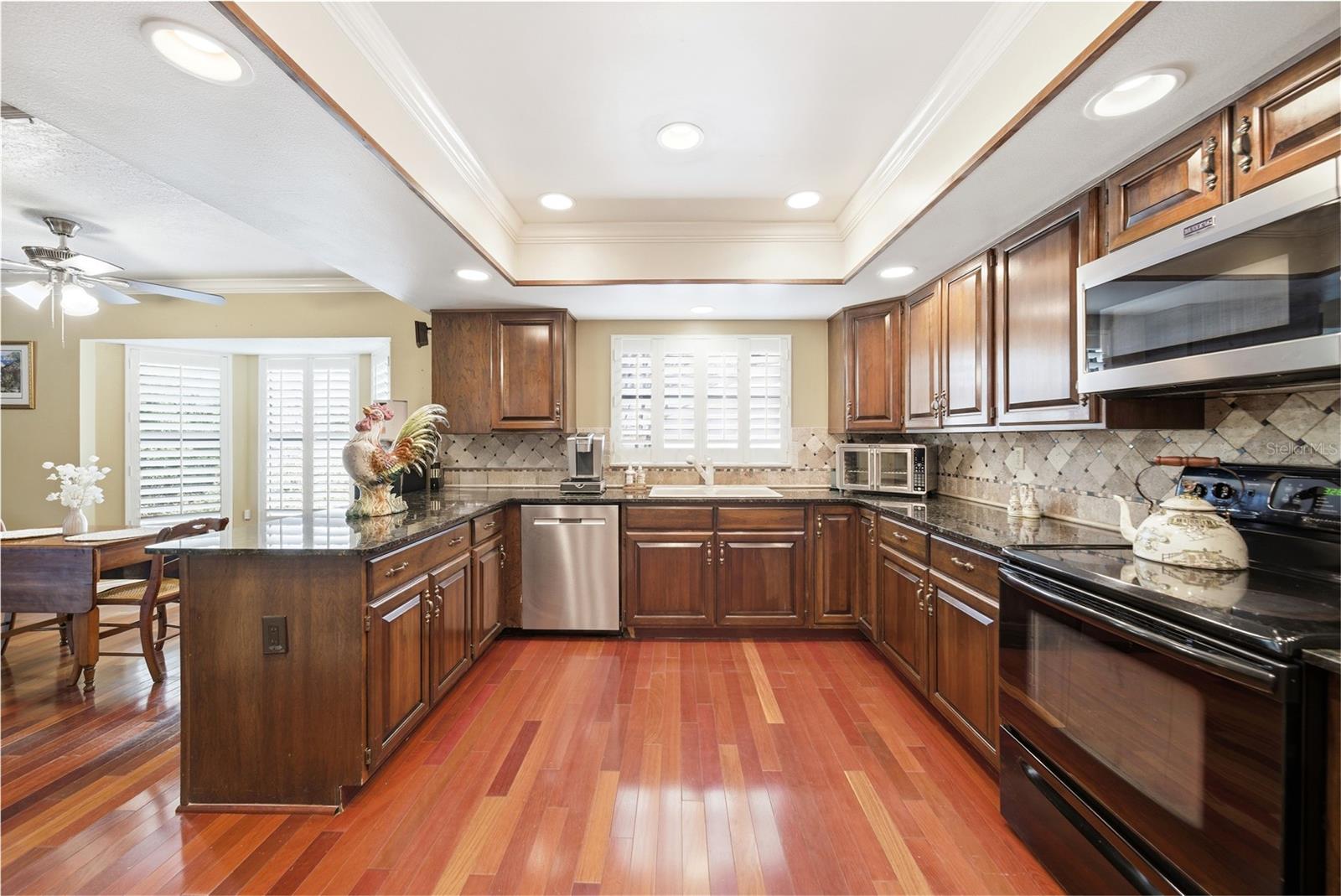 Image 13 of 49 For 930 Arabian Avenue