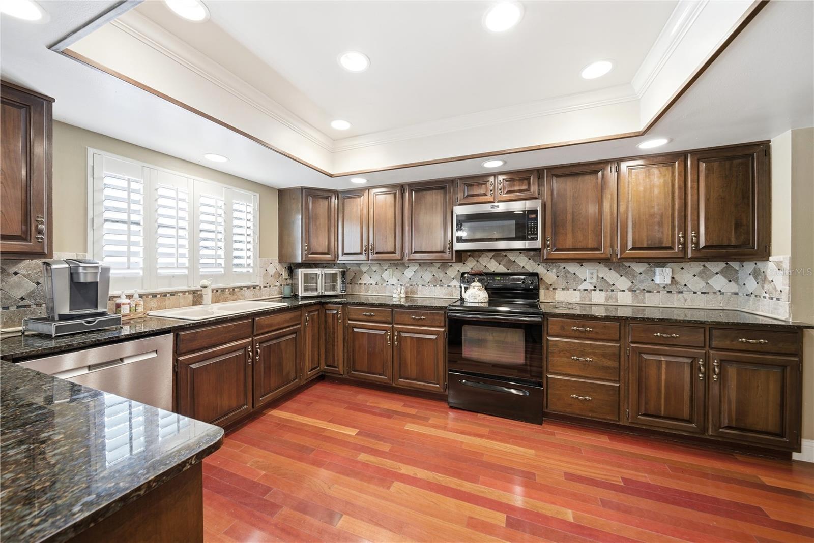 Image 15 of 49 For 930 Arabian Avenue