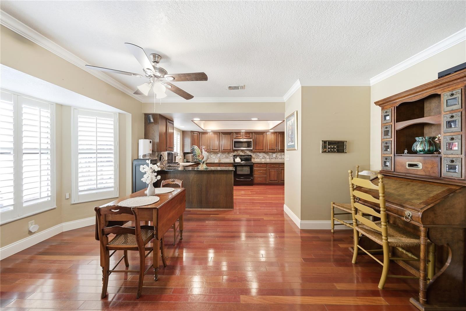 Image 16 of 49 For 930 Arabian Avenue