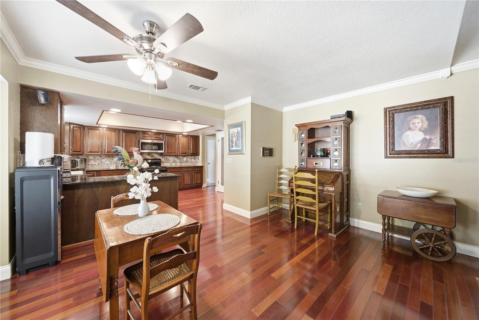 Image 17 of 49 For 930 Arabian Avenue