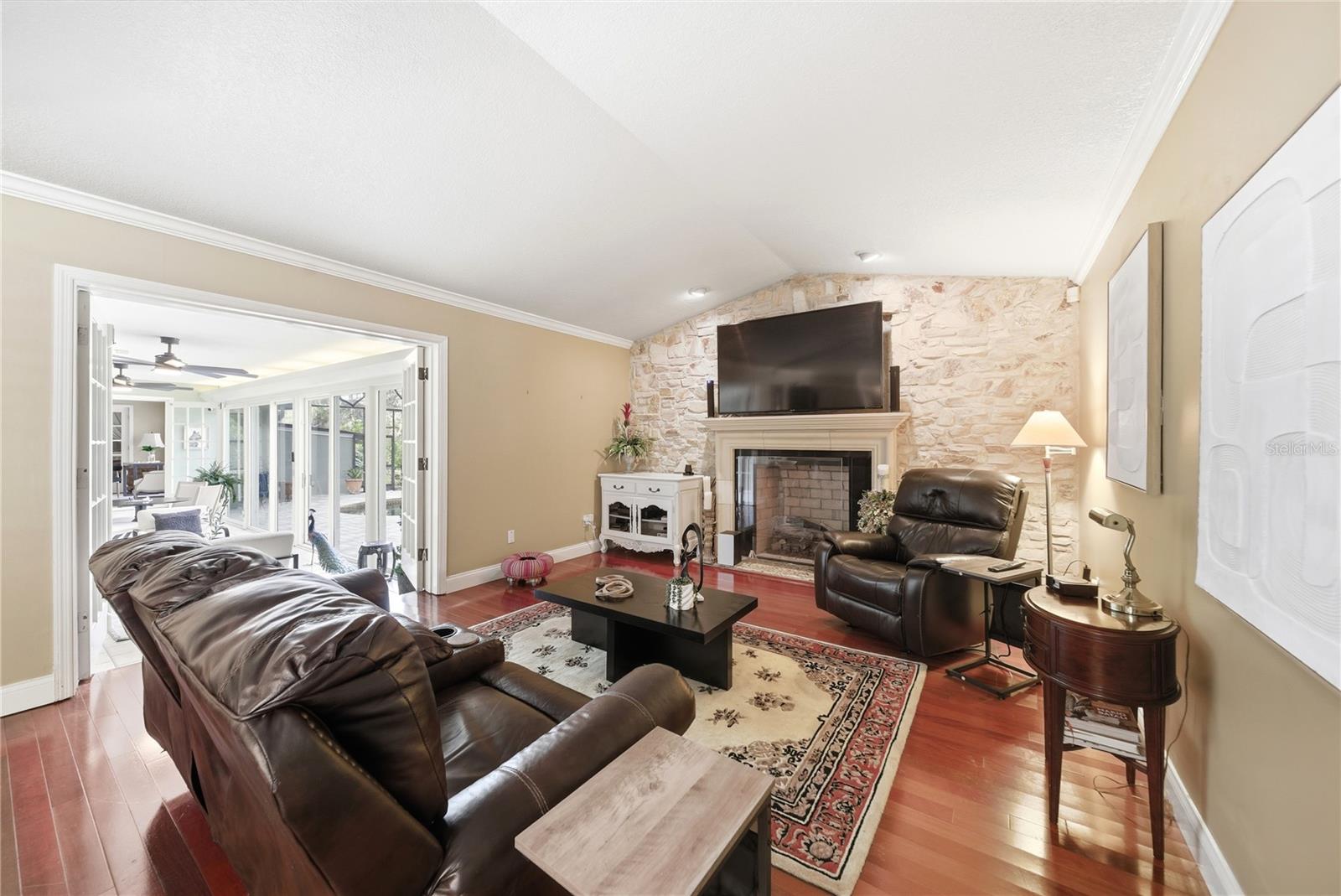 Image 18 of 49 For 930 Arabian Avenue