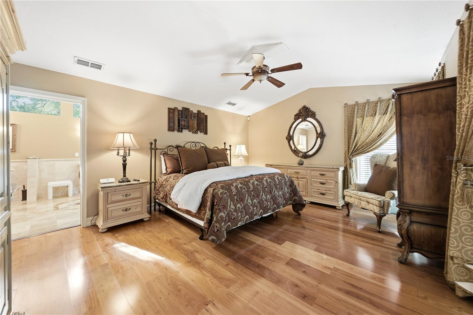 Image 19 of 49 For 930 Arabian Avenue