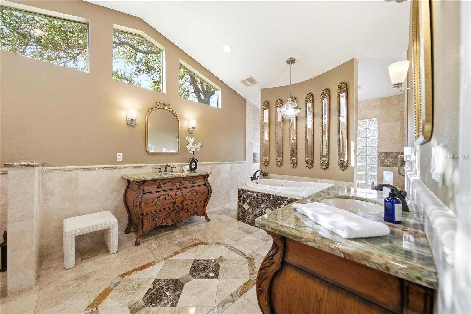 Image 21 of 49 For 930 Arabian Avenue