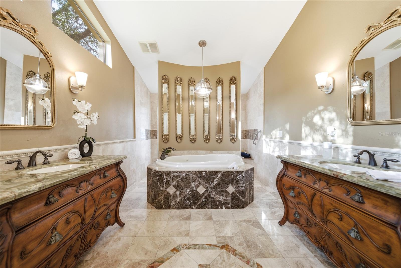 Image 22 of 49 For 930 Arabian Avenue