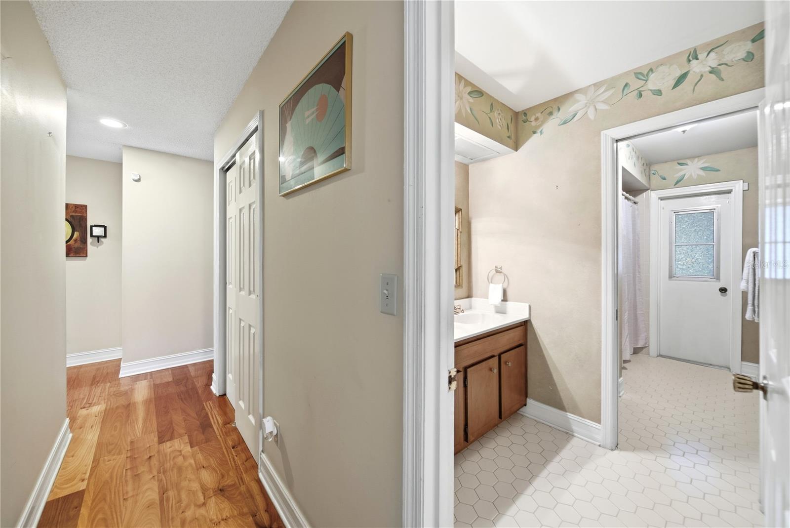 Image 34 of 49 For 930 Arabian Avenue