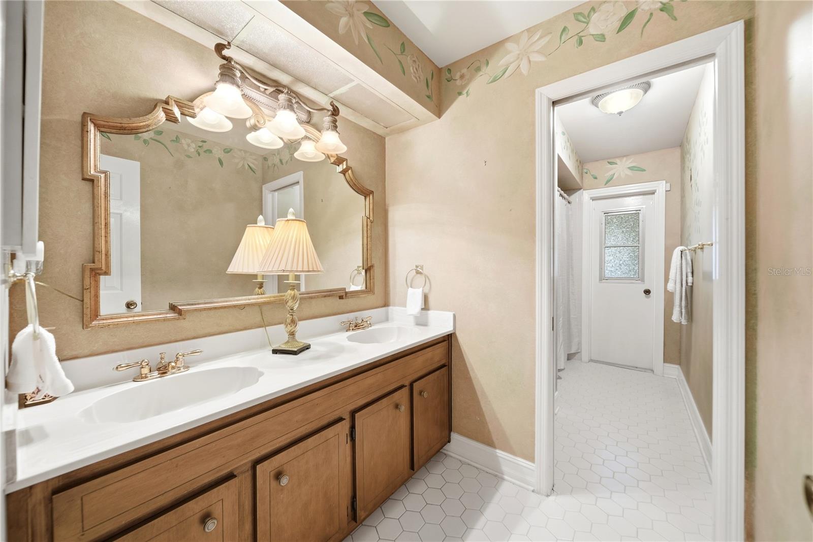 Image 35 of 49 For 930 Arabian Avenue