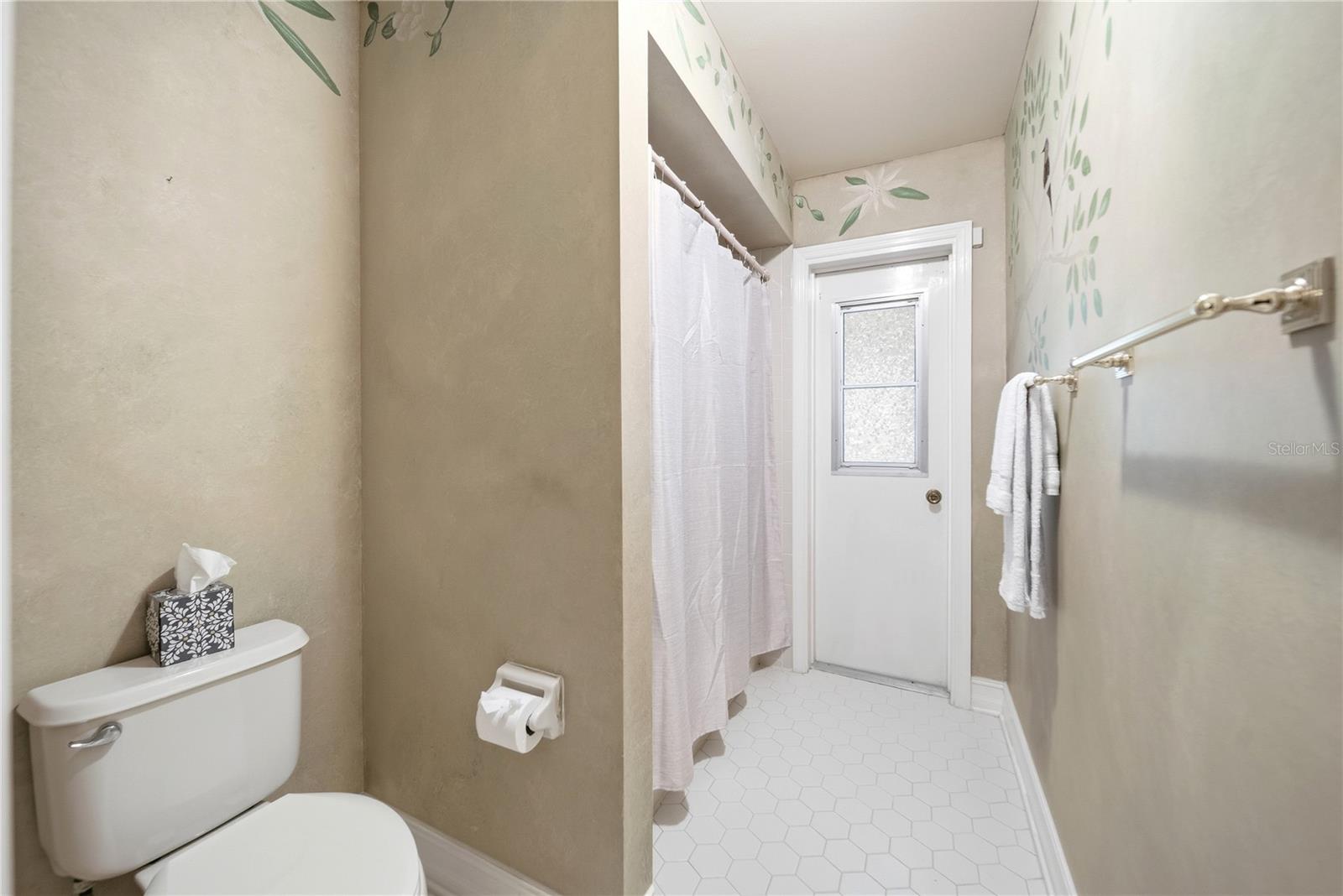 Image 36 of 49 For 930 Arabian Avenue