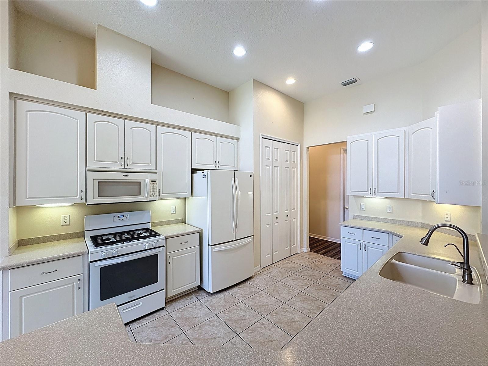 Image 10 of 41 For 27135 Nostalgia Drive