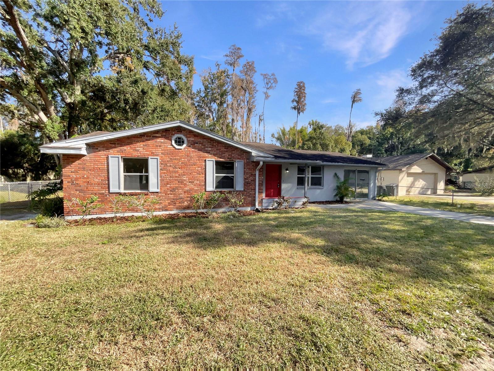 Image 3 of 25 For 16423 Lake Byrd Drive