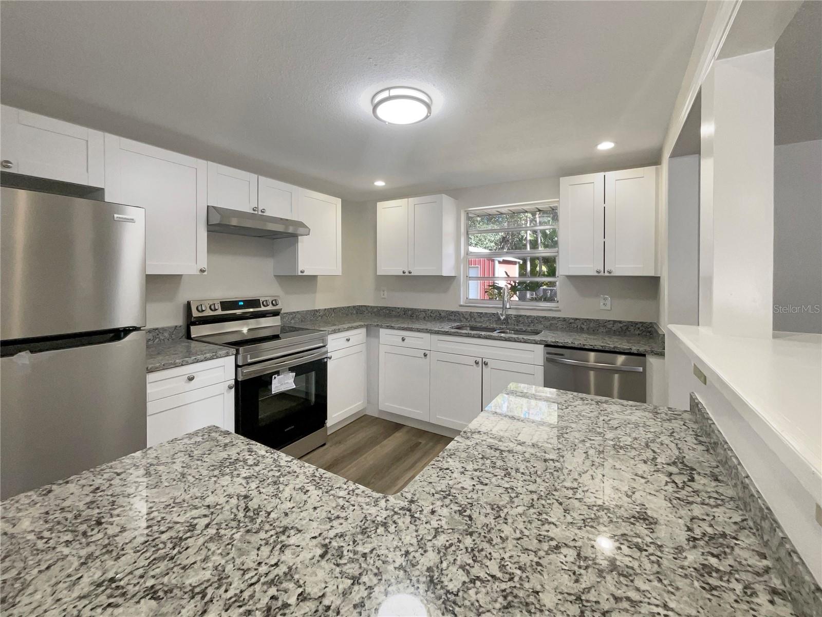 Image 7 of 25 For 16423 Lake Byrd Drive