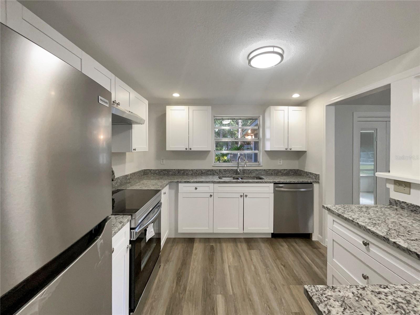 Image 8 of 25 For 16423 Lake Byrd Drive