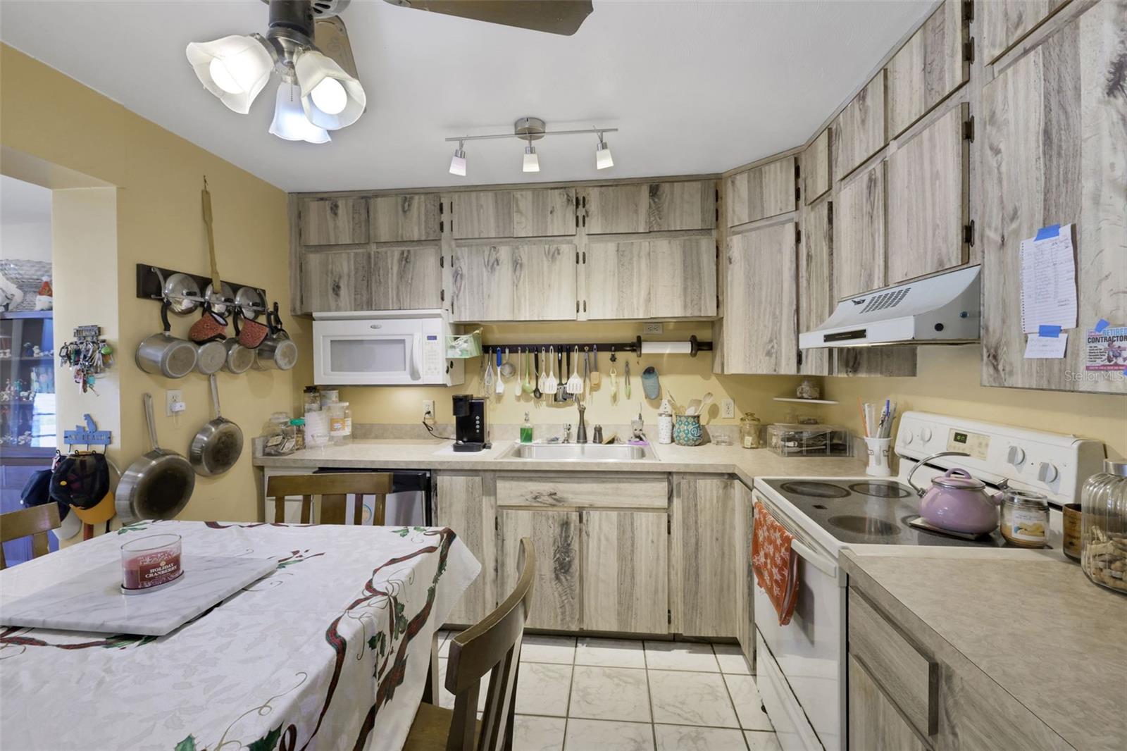 Image 12 of 47 For 199 Rosewood Avenue