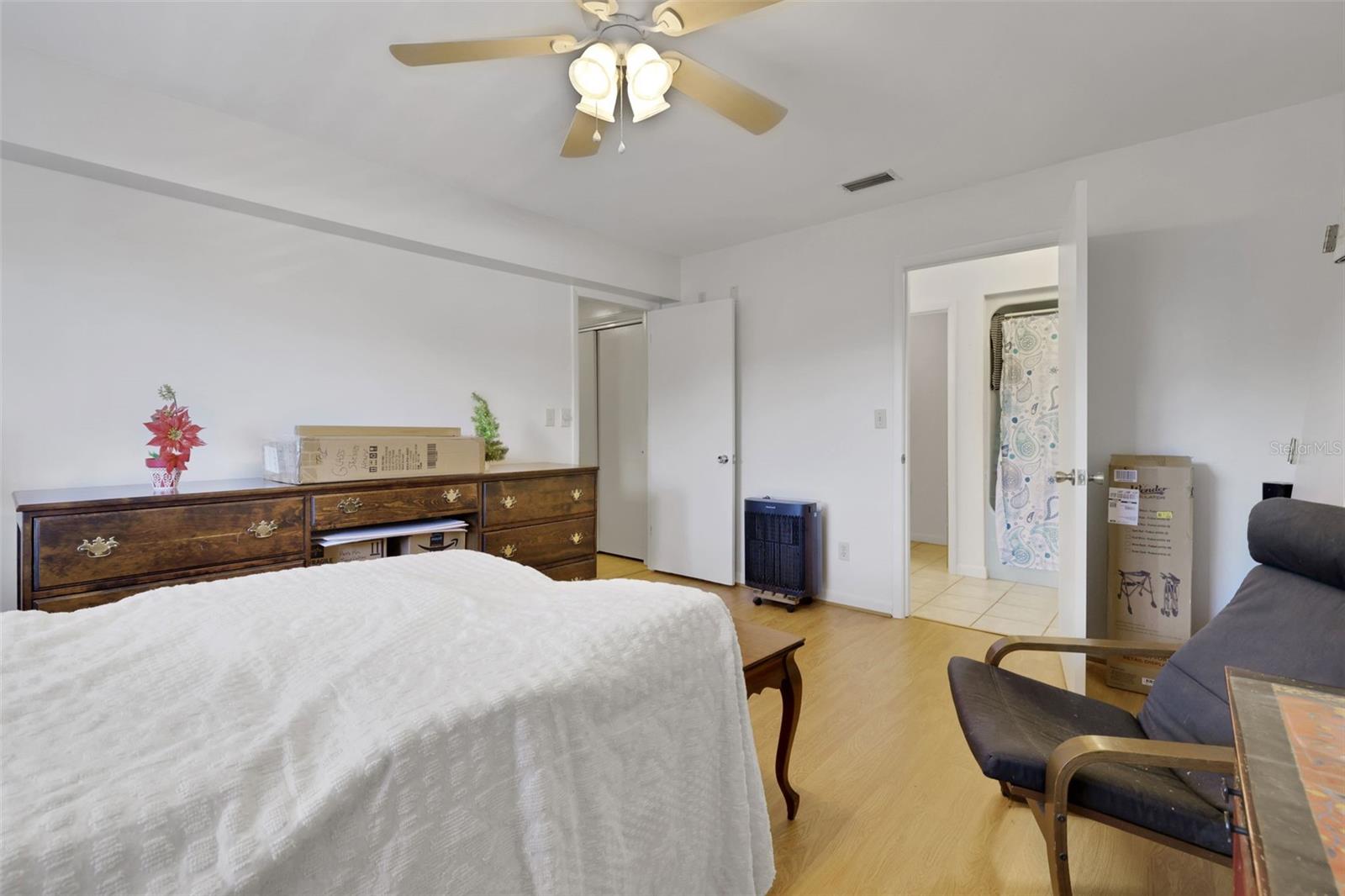 Image 14 of 47 For 199 Rosewood Avenue