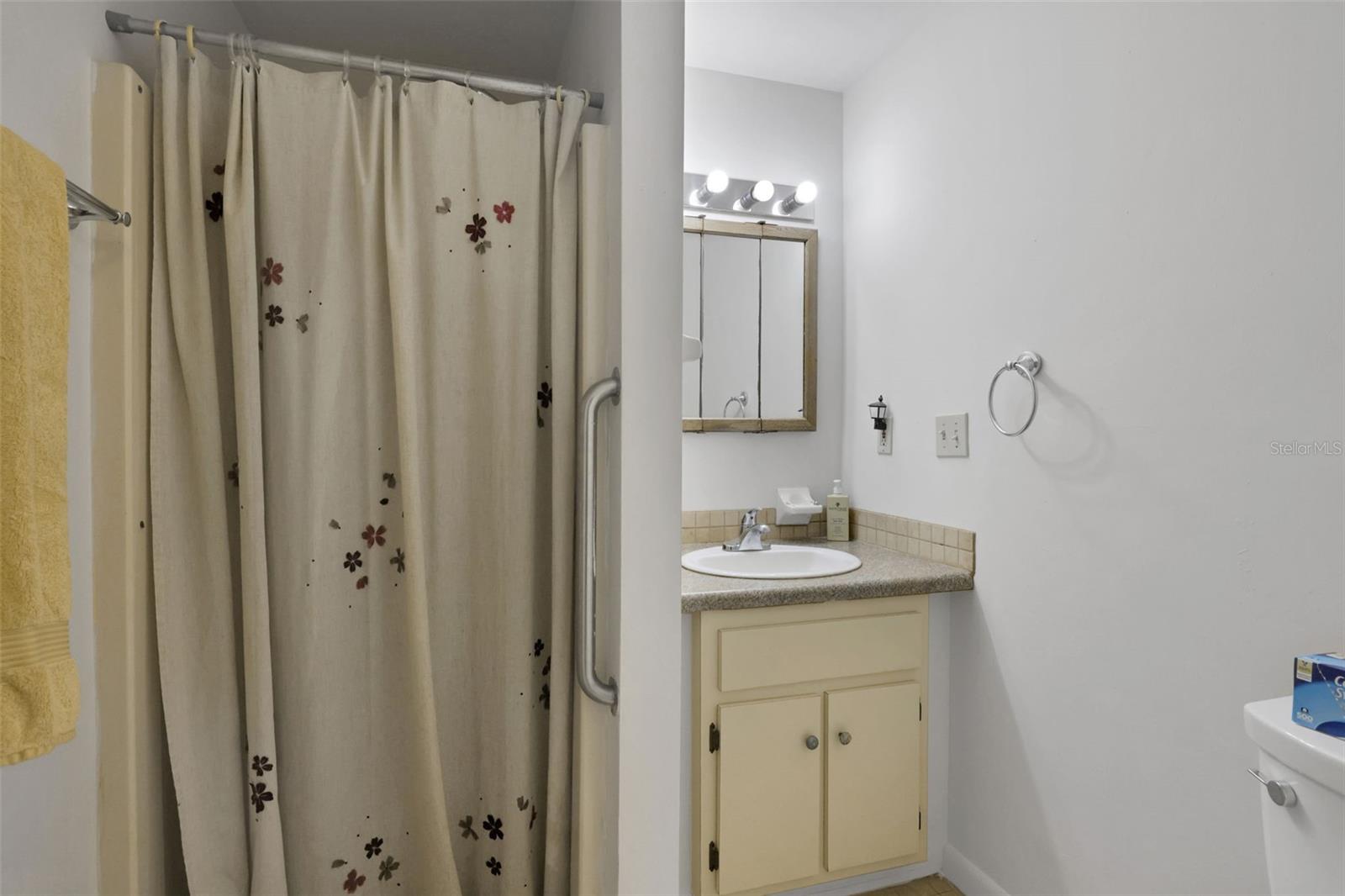 Image 31 of 47 For 199 Rosewood Avenue