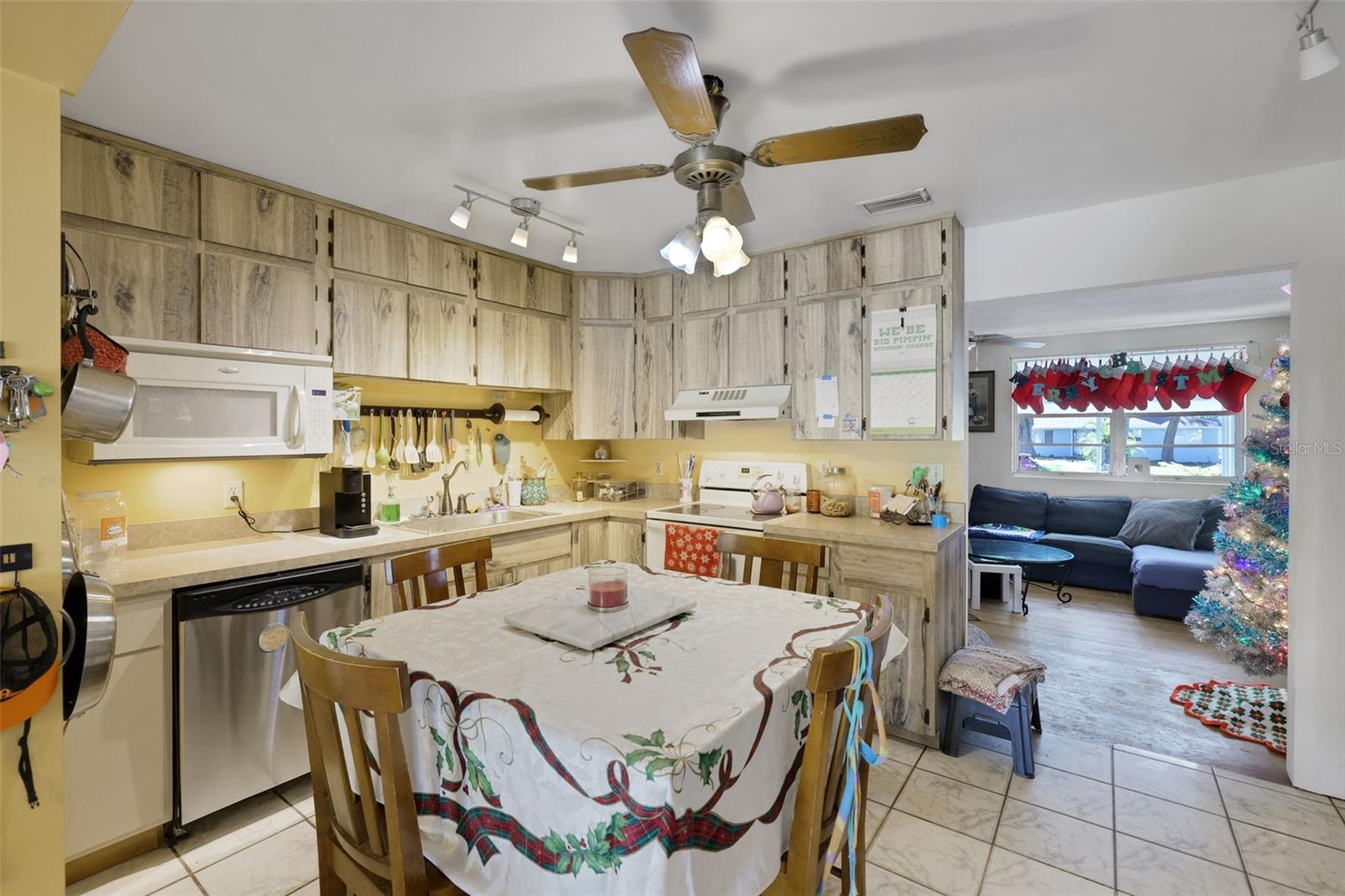 Image 5 of 47 For 199 Rosewood Avenue