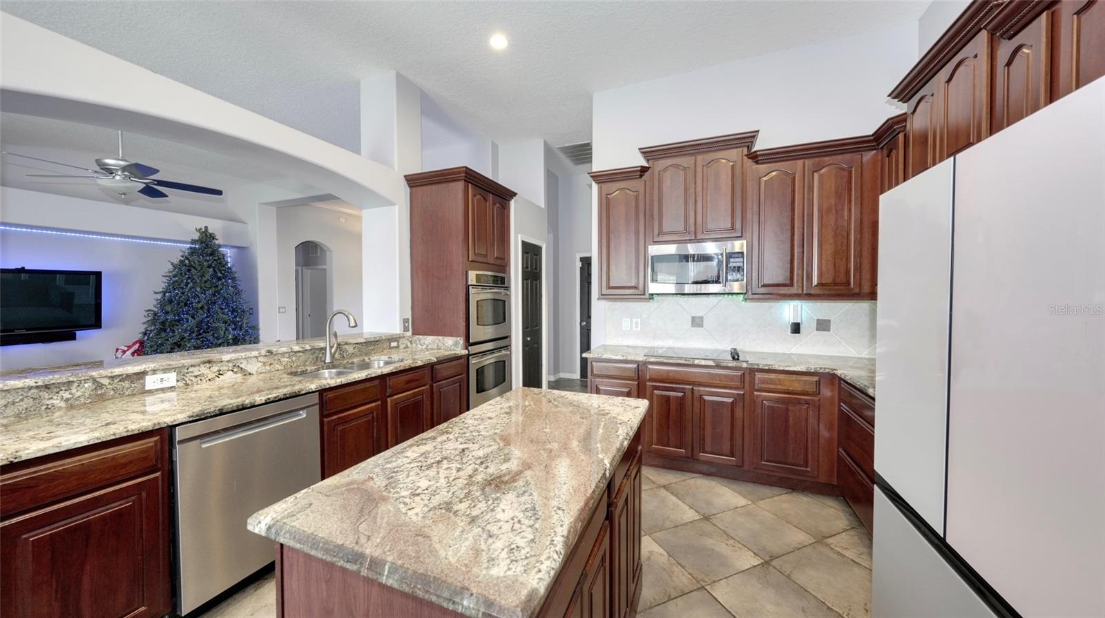 Image 17 of 48 For 1017 Majestic Oak Drive