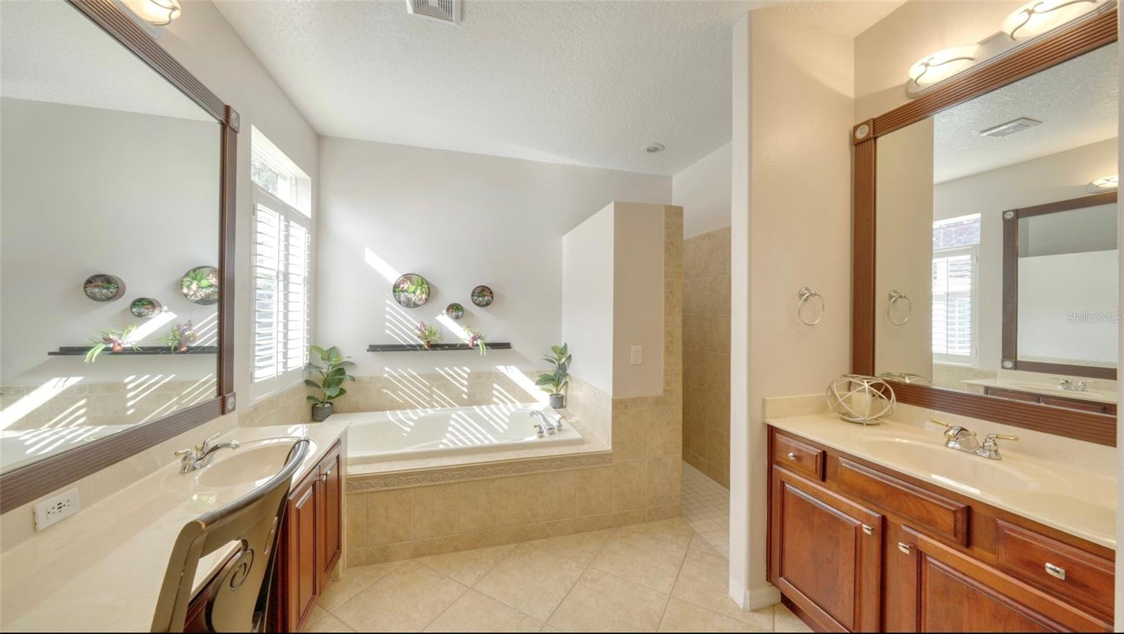 Image 22 of 48 For 1017 Majestic Oak Drive