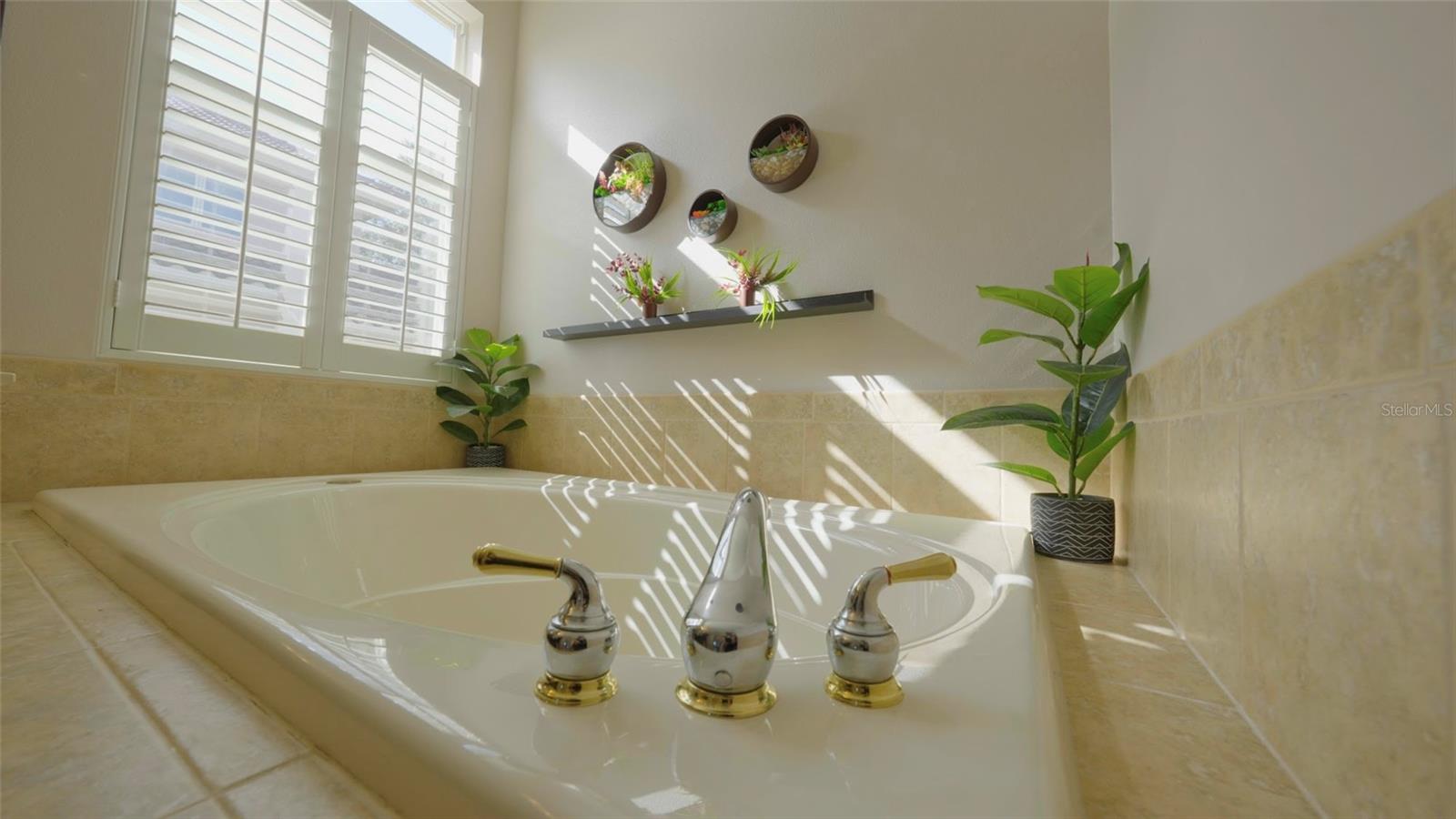 Image 23 of 48 For 1017 Majestic Oak Drive