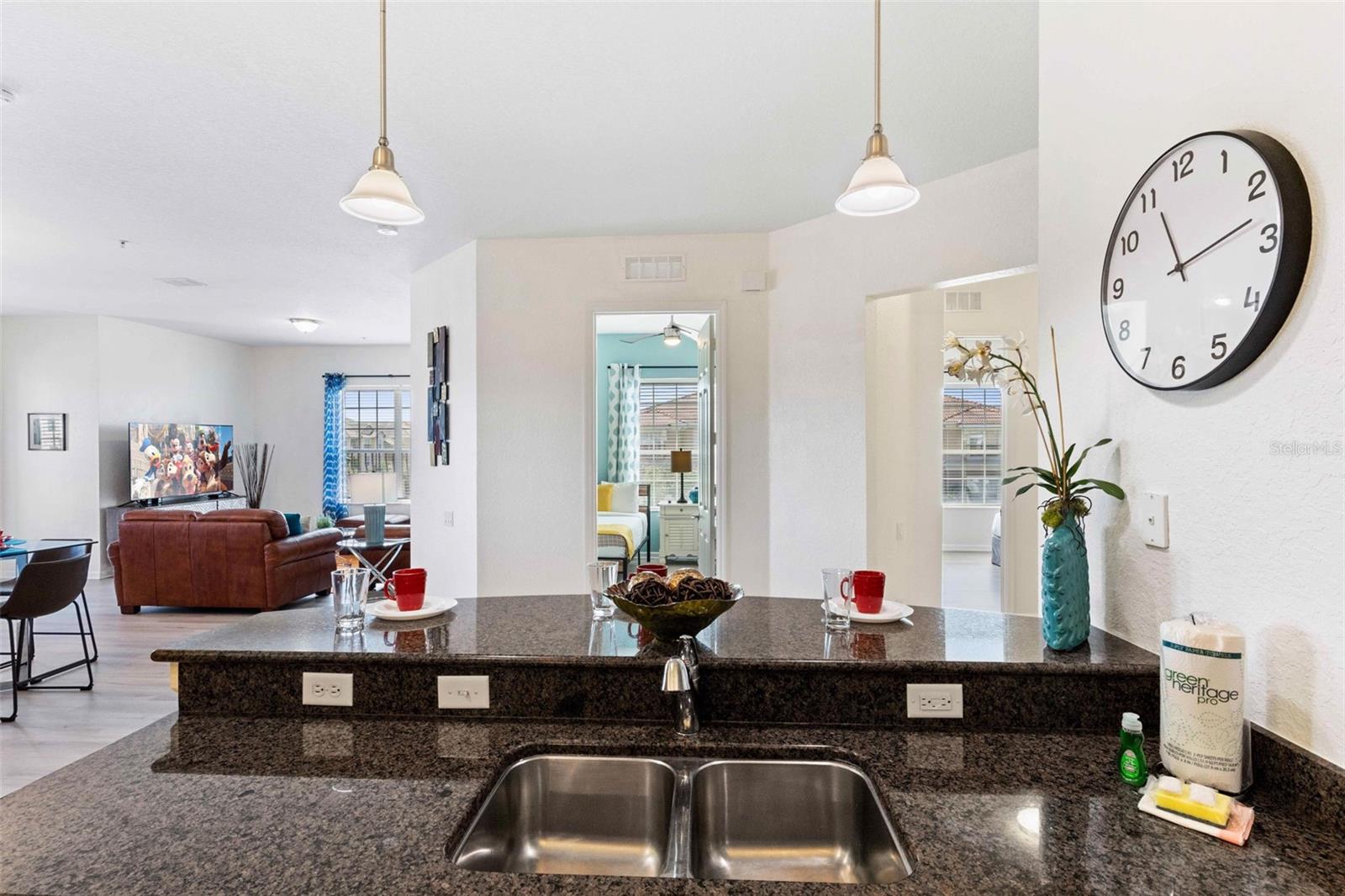 Image 17 of 68 For 4840 Cayview Avenue 403