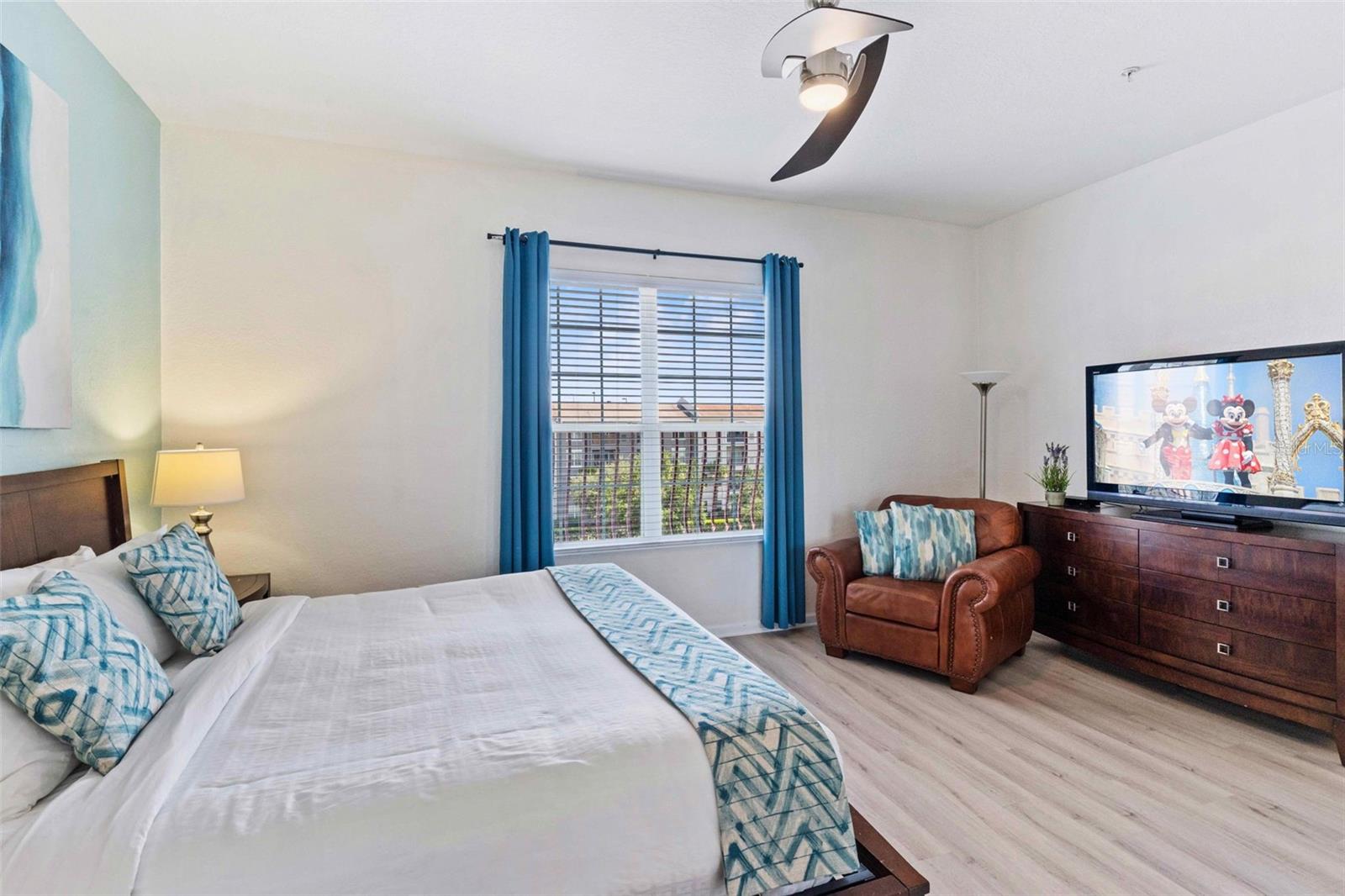 Image 20 of 68 For 4840 Cayview Avenue 403