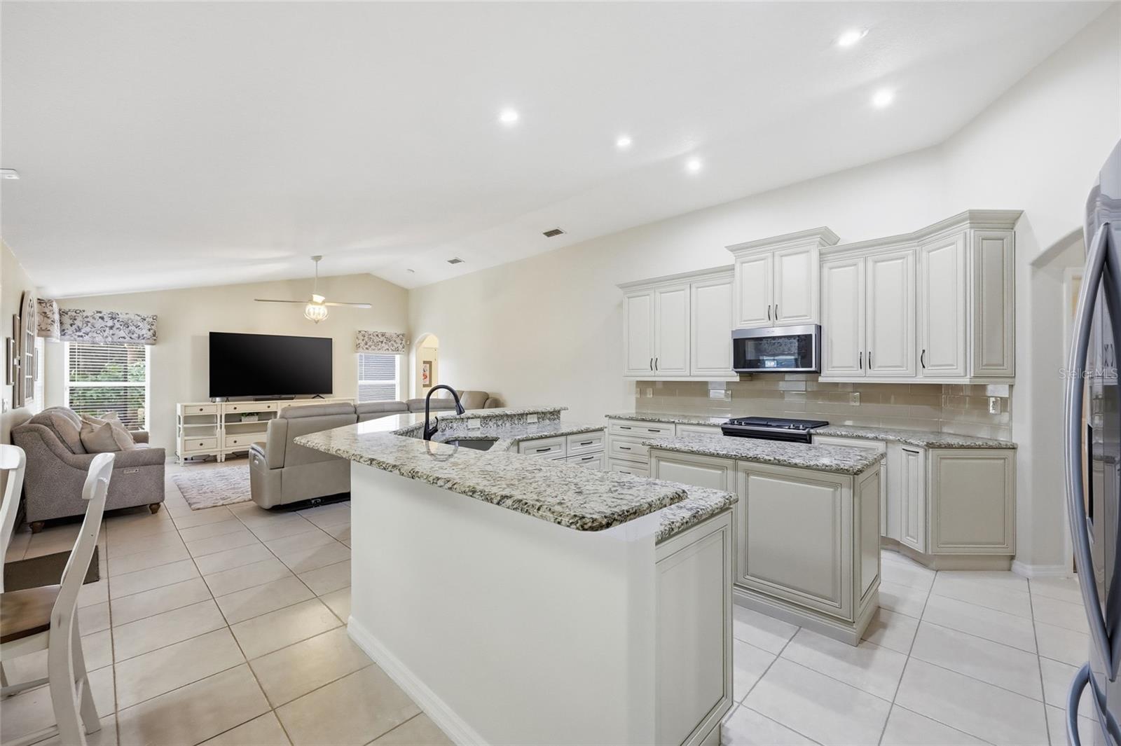 Image 19 of 73 For 12744 Douglas Fir Court