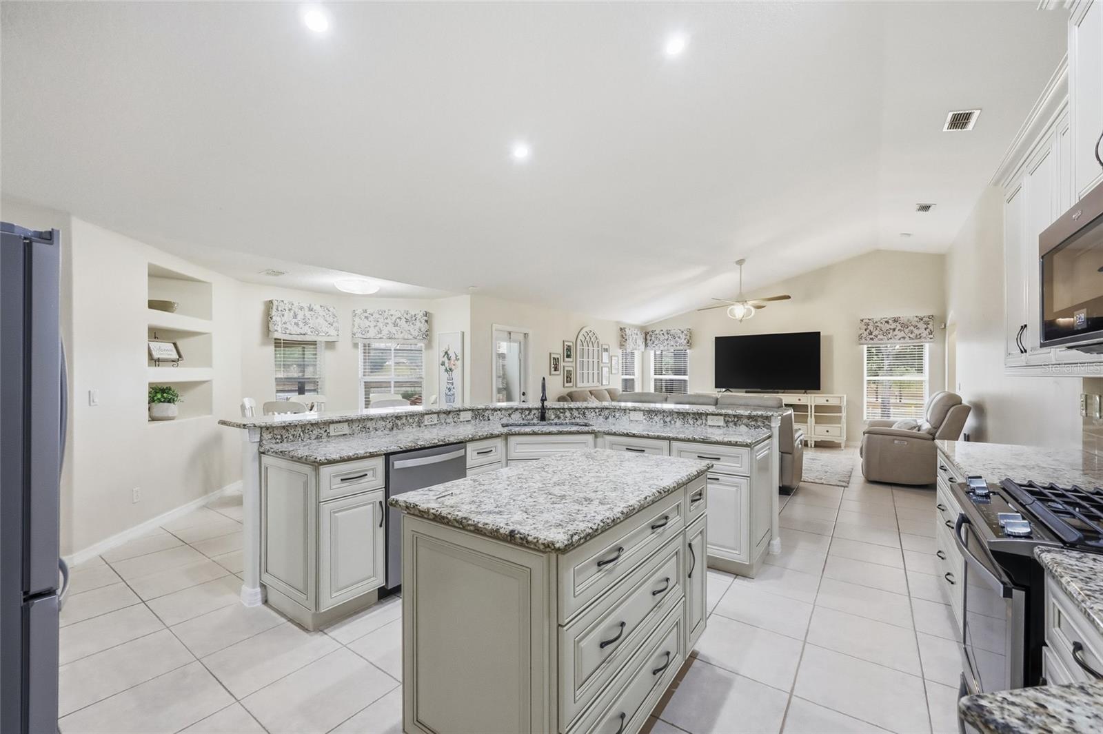 Image 22 of 73 For 12744 Douglas Fir Court