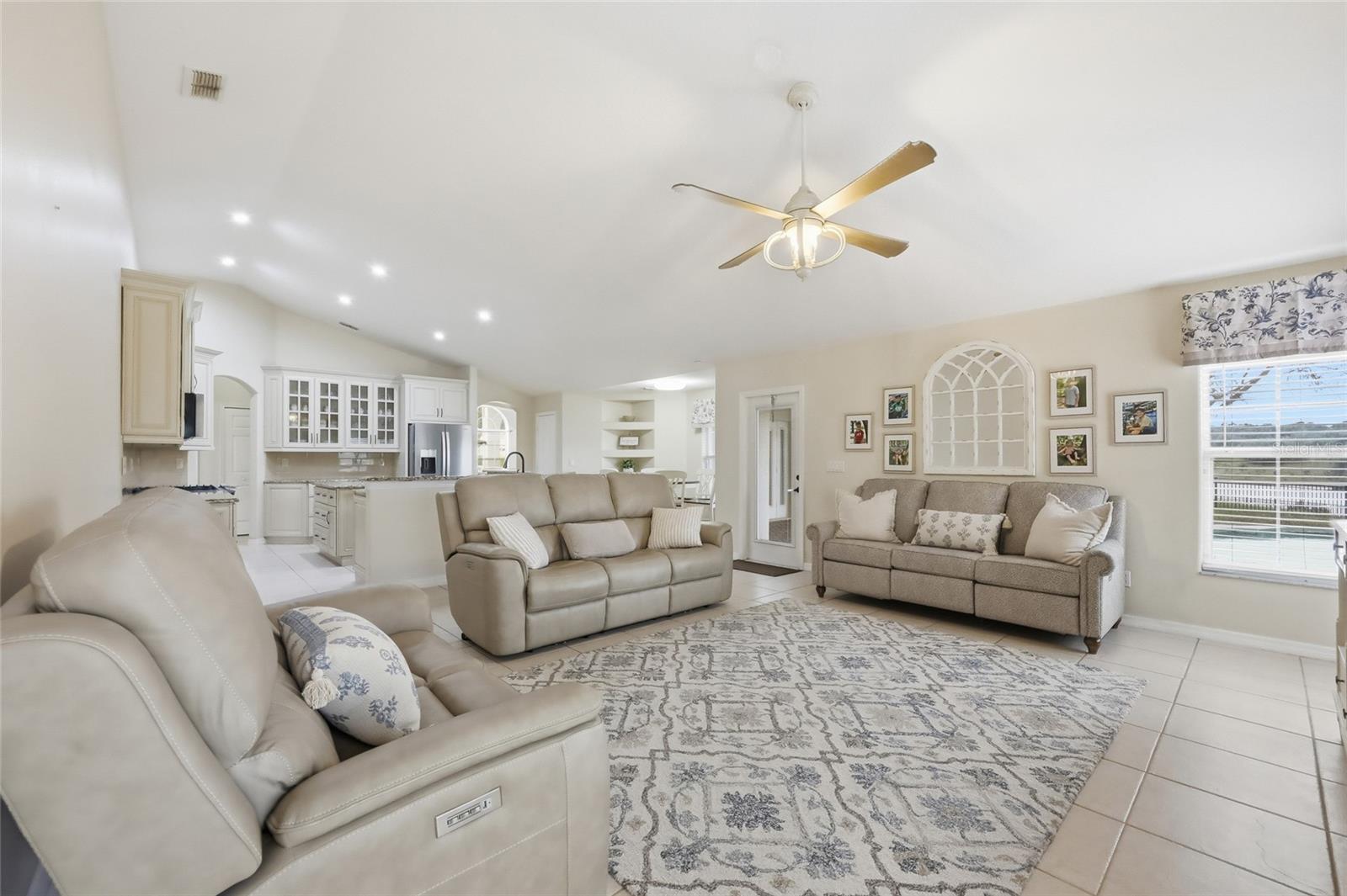 Image 29 of 73 For 12744 Douglas Fir Court