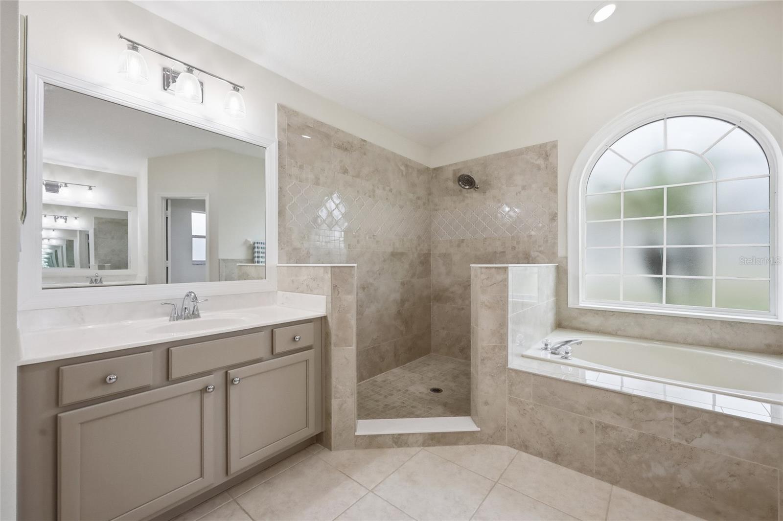 Image 35 of 73 For 12744 Douglas Fir Court