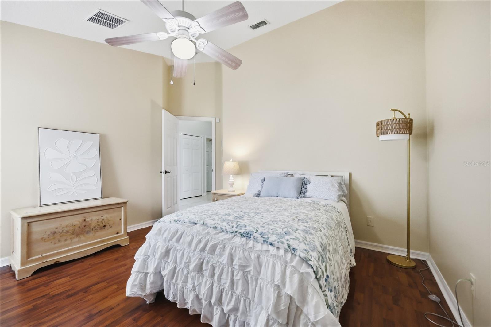 Image 43 of 73 For 12744 Douglas Fir Court