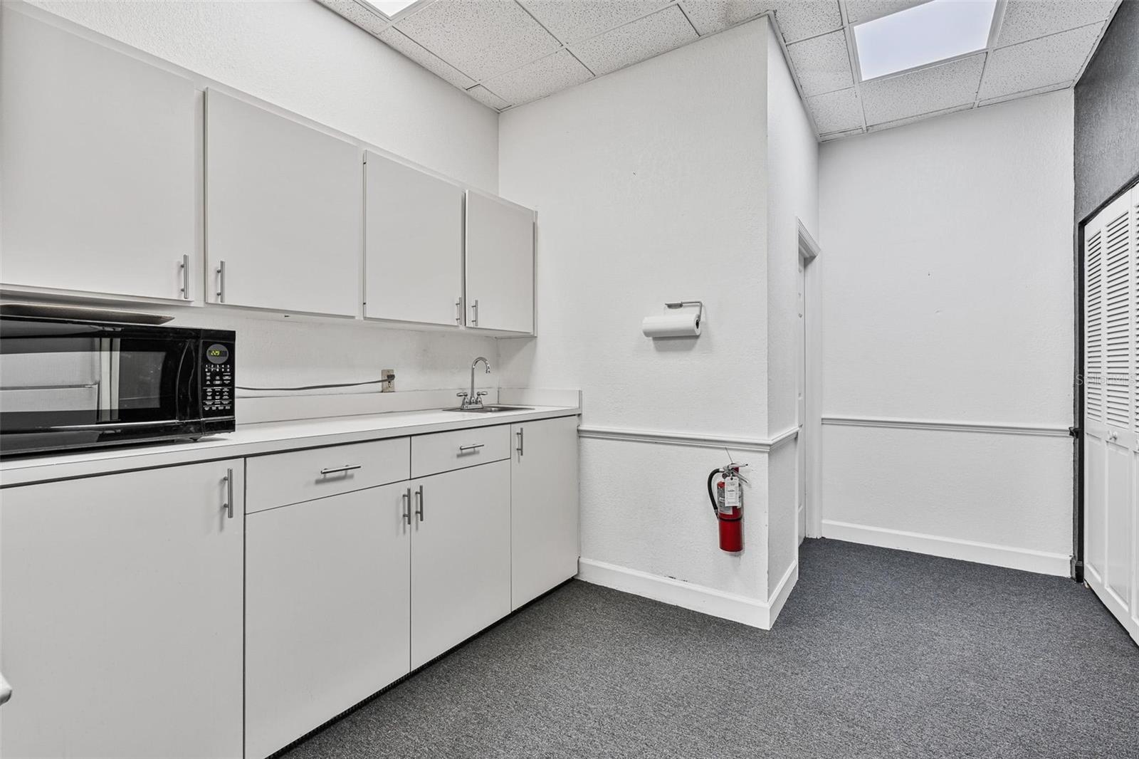 Image 17 of 28 For 210 Palmetto Avenue