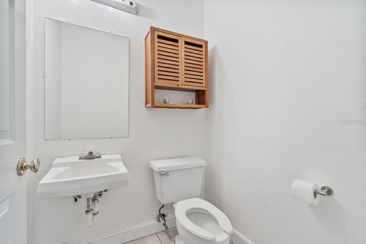 Image 22 of 28 For 210 Palmetto Avenue