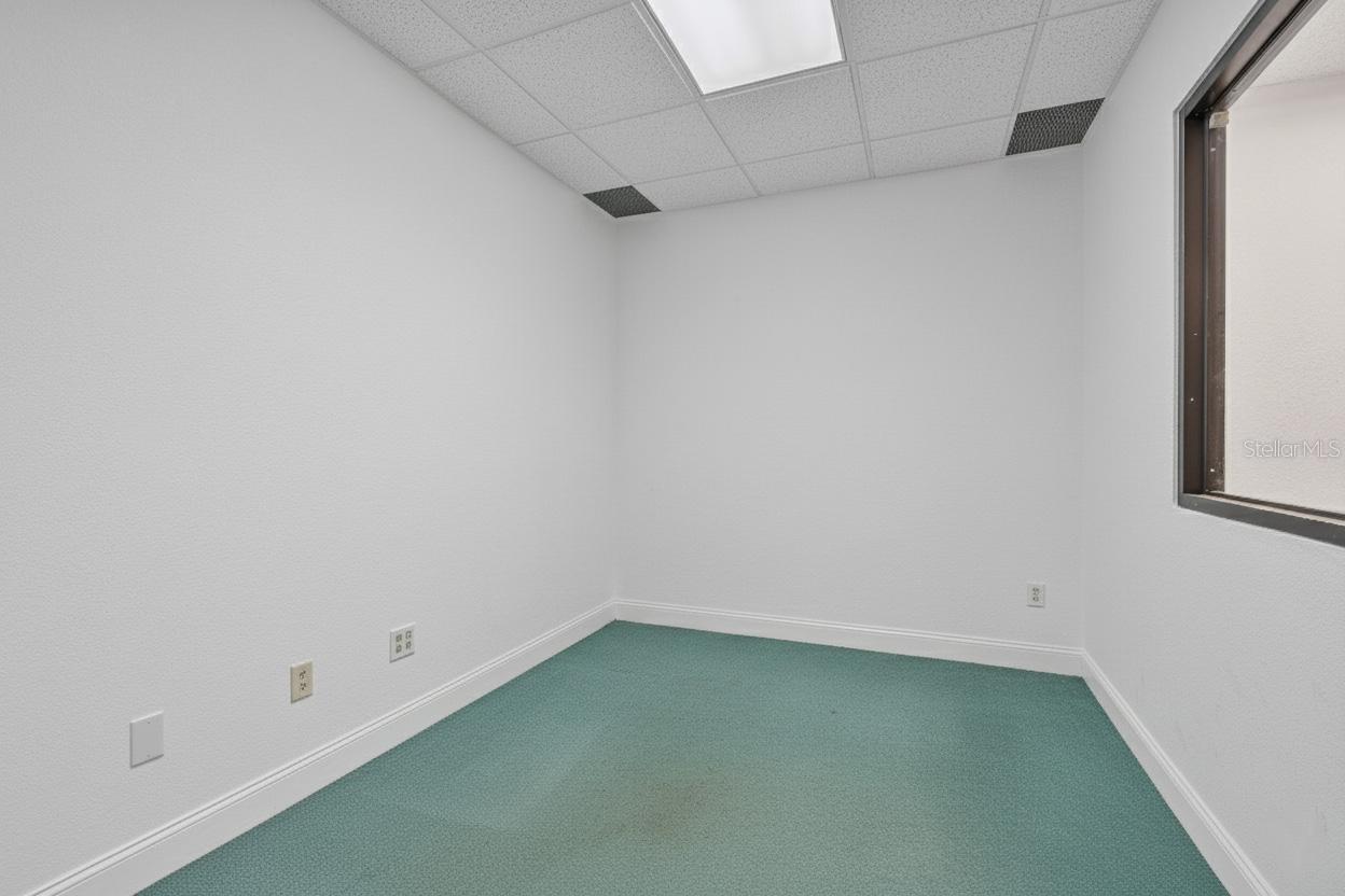 Image 24 of 28 For 210 Palmetto Avenue