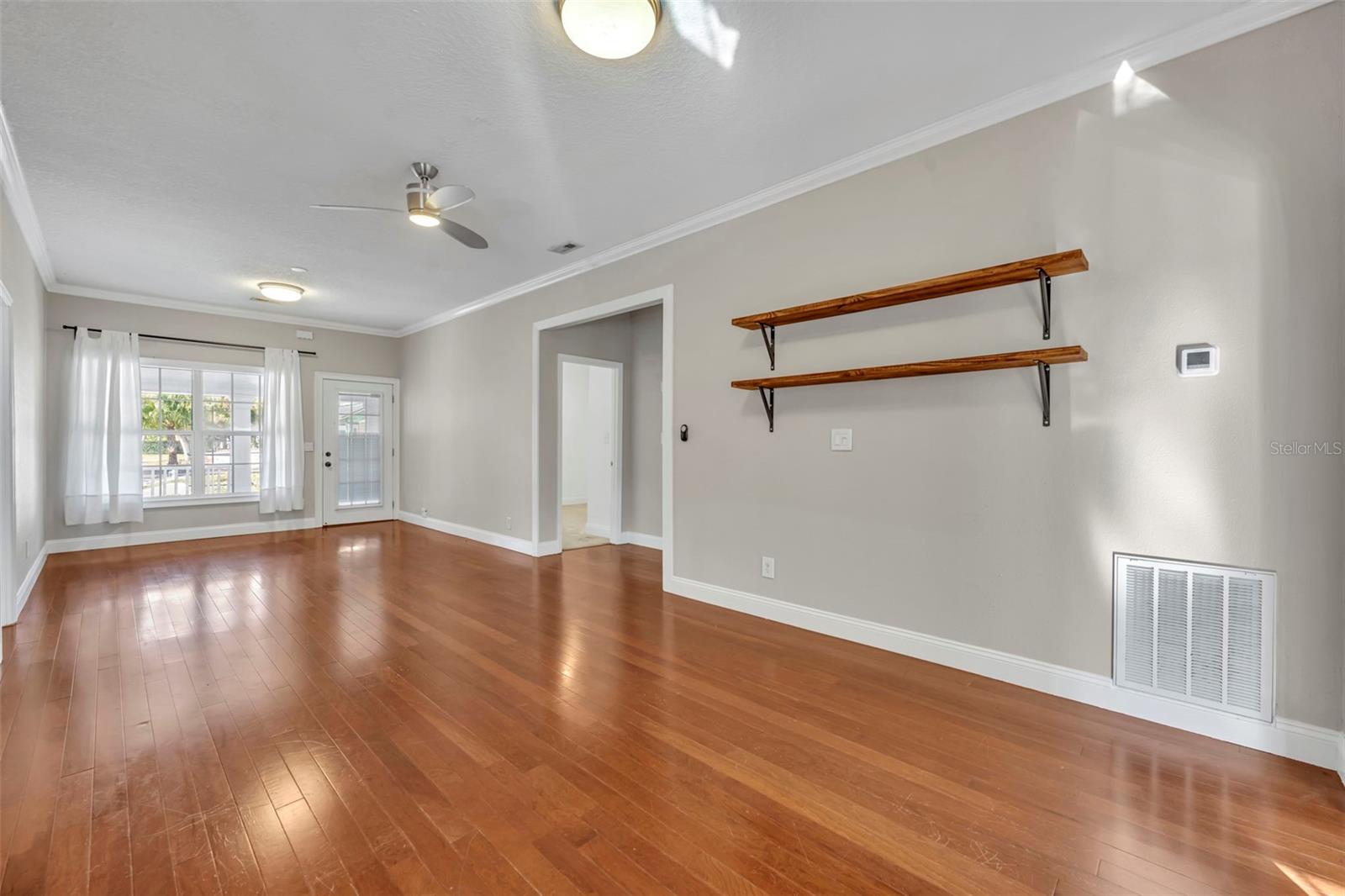 Image 10 of 30 For 1027 Hampton Avenue