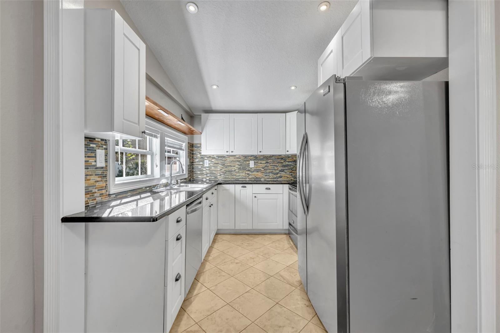 Image 11 of 30 For 1027 Hampton Avenue