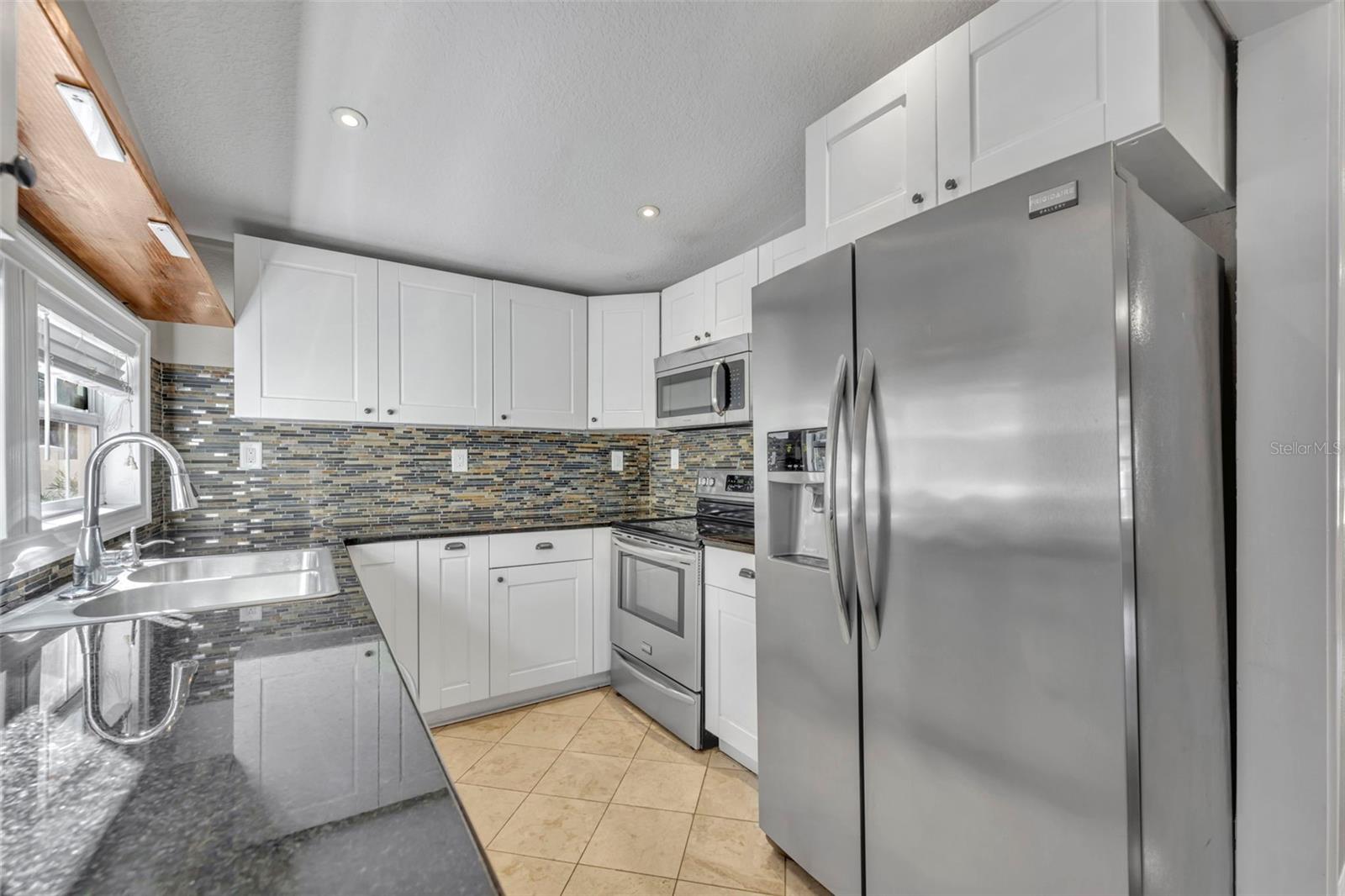 Image 12 of 30 For 1027 Hampton Avenue