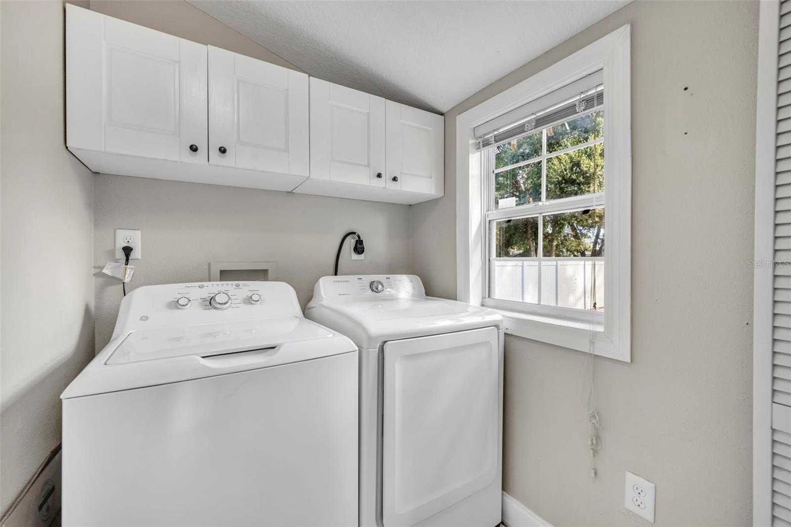 Image 23 of 30 For 1027 Hampton Avenue