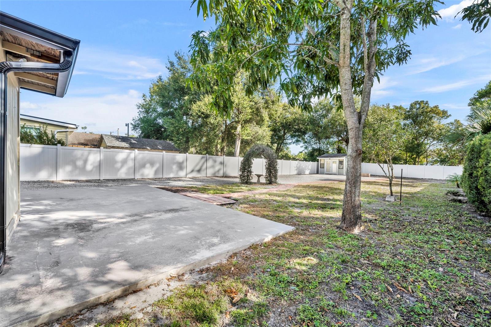 Image 25 of 30 For 1027 Hampton Avenue