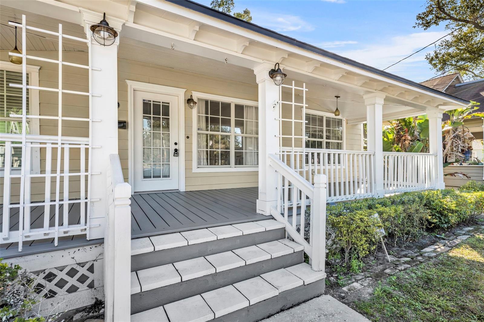 Image 4 of 30 For 1027 Hampton Avenue