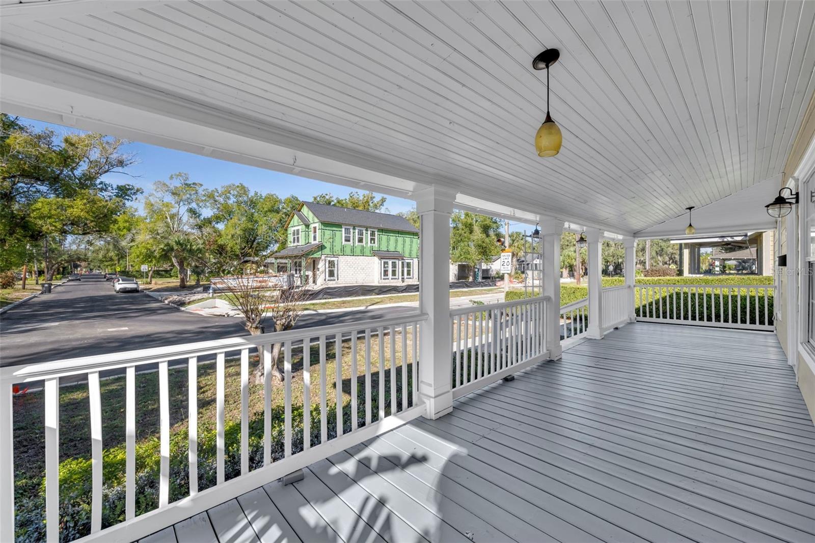 Image 5 of 30 For 1027 Hampton Avenue