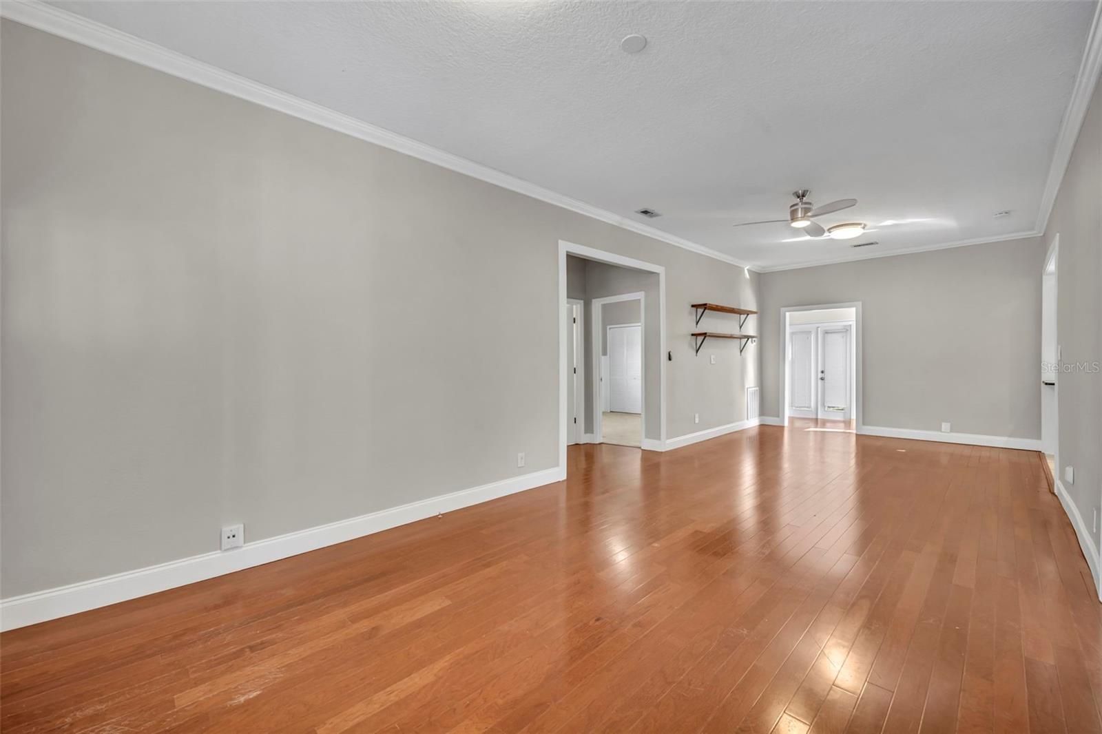 Image 7 of 30 For 1027 Hampton Avenue