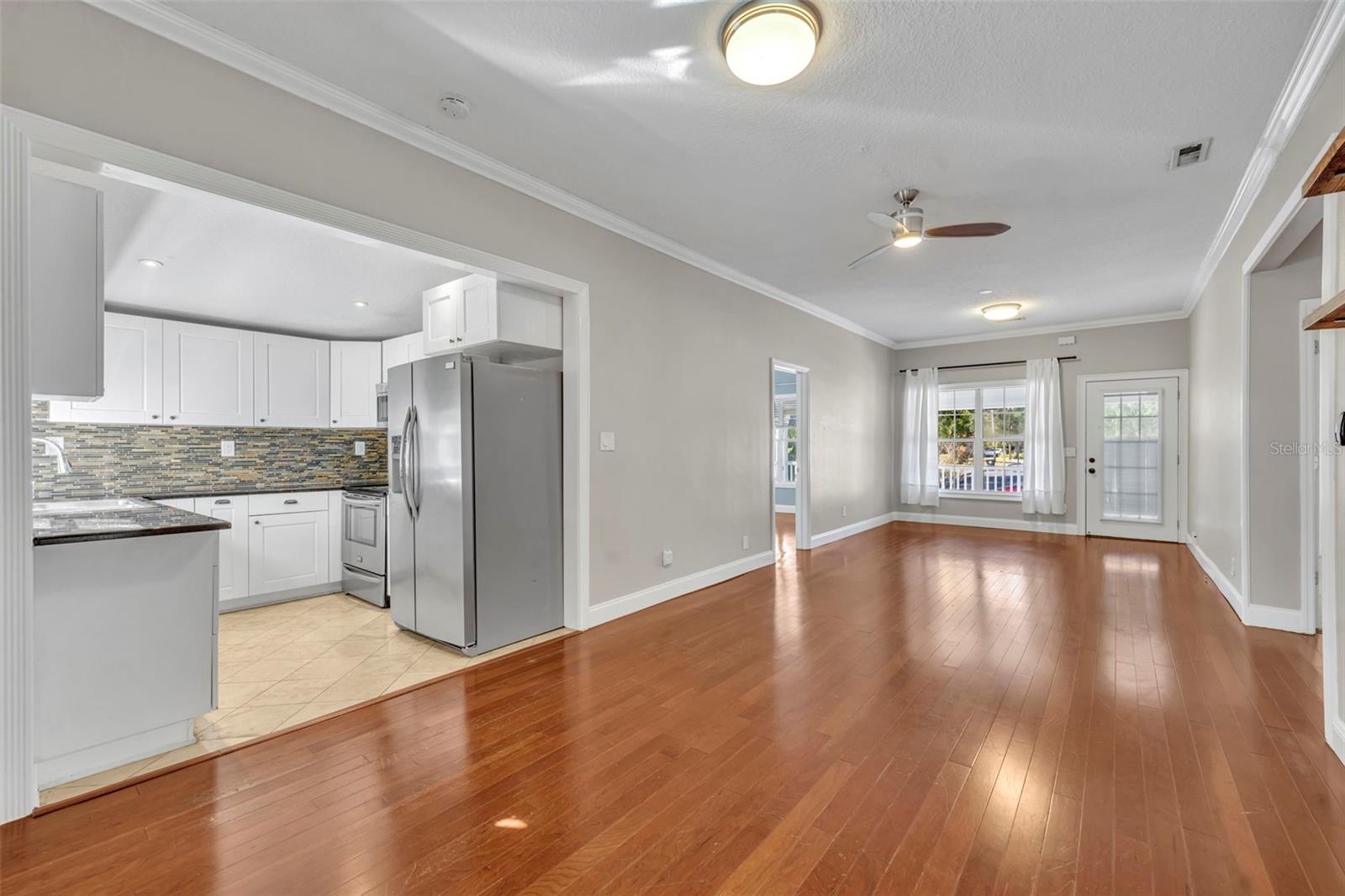 Image 9 of 30 For 1027 Hampton Avenue