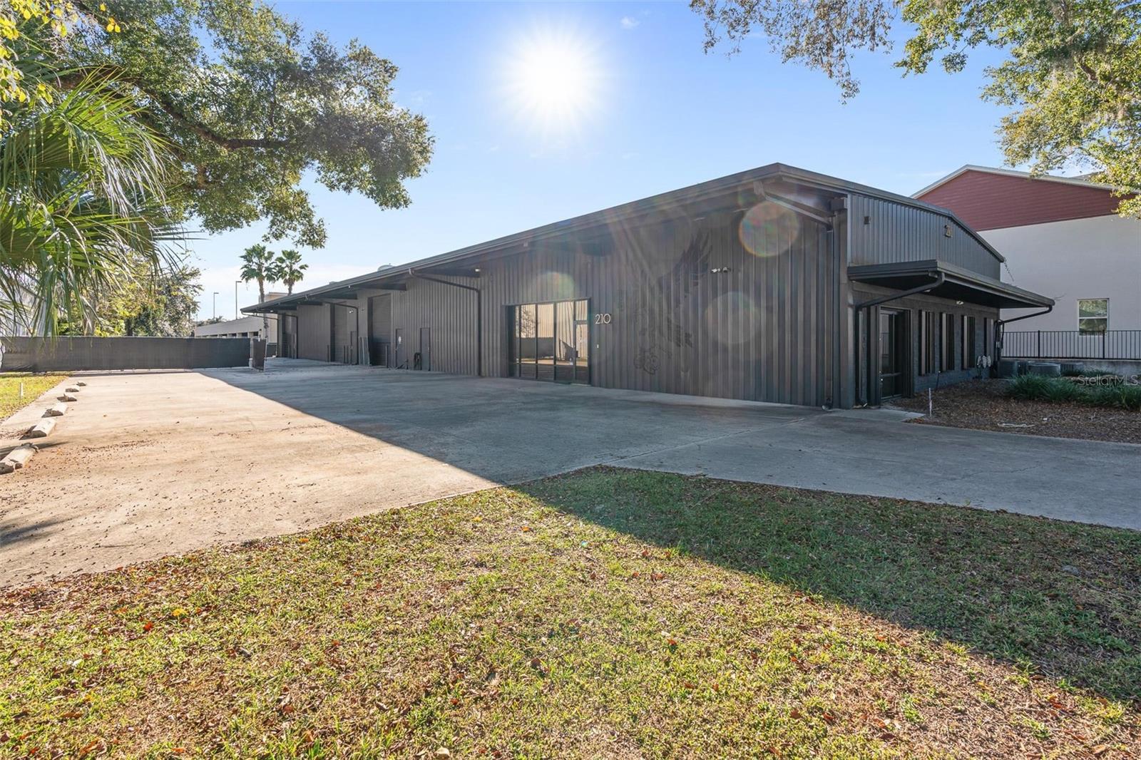 Image 8 of 11 For 220 Palmetto Avenue